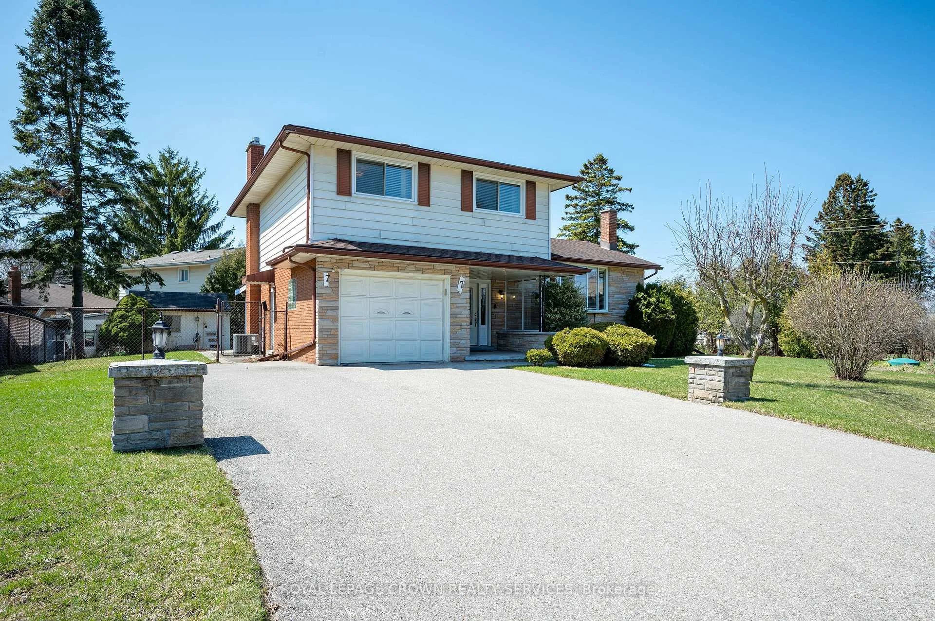 Photo 1 of 7 Lichty Crescent, Kitchener — HOMEH