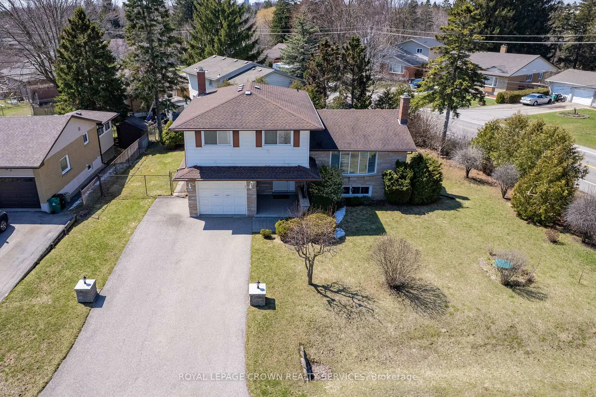Photo 2 of 7 Lichty Crescent, Kitchener — HOMEH