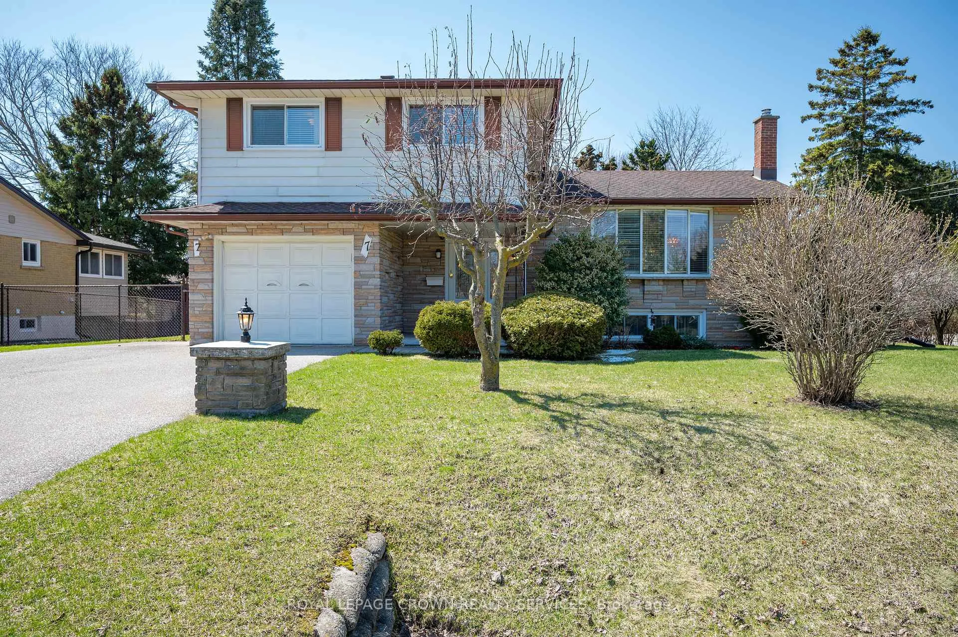 Photo 3 of 7 Lichty Crescent, Kitchener — HOMEH