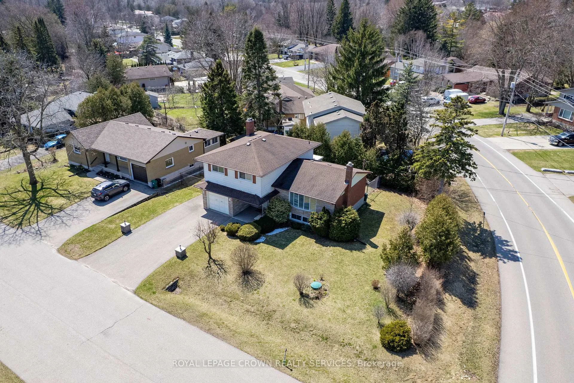 Photo 4 of 7 Lichty Crescent, Kitchener — HOMEH