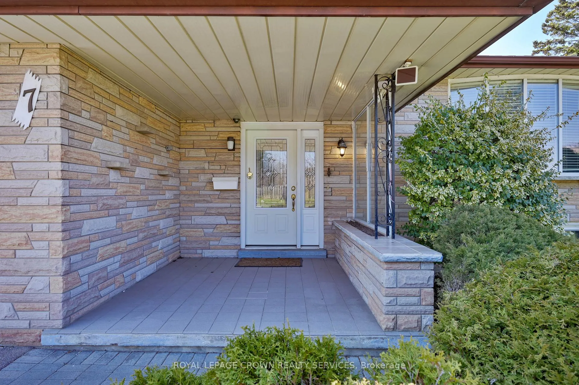 Photo 5 of 7 Lichty Crescent, Kitchener — HOMEH