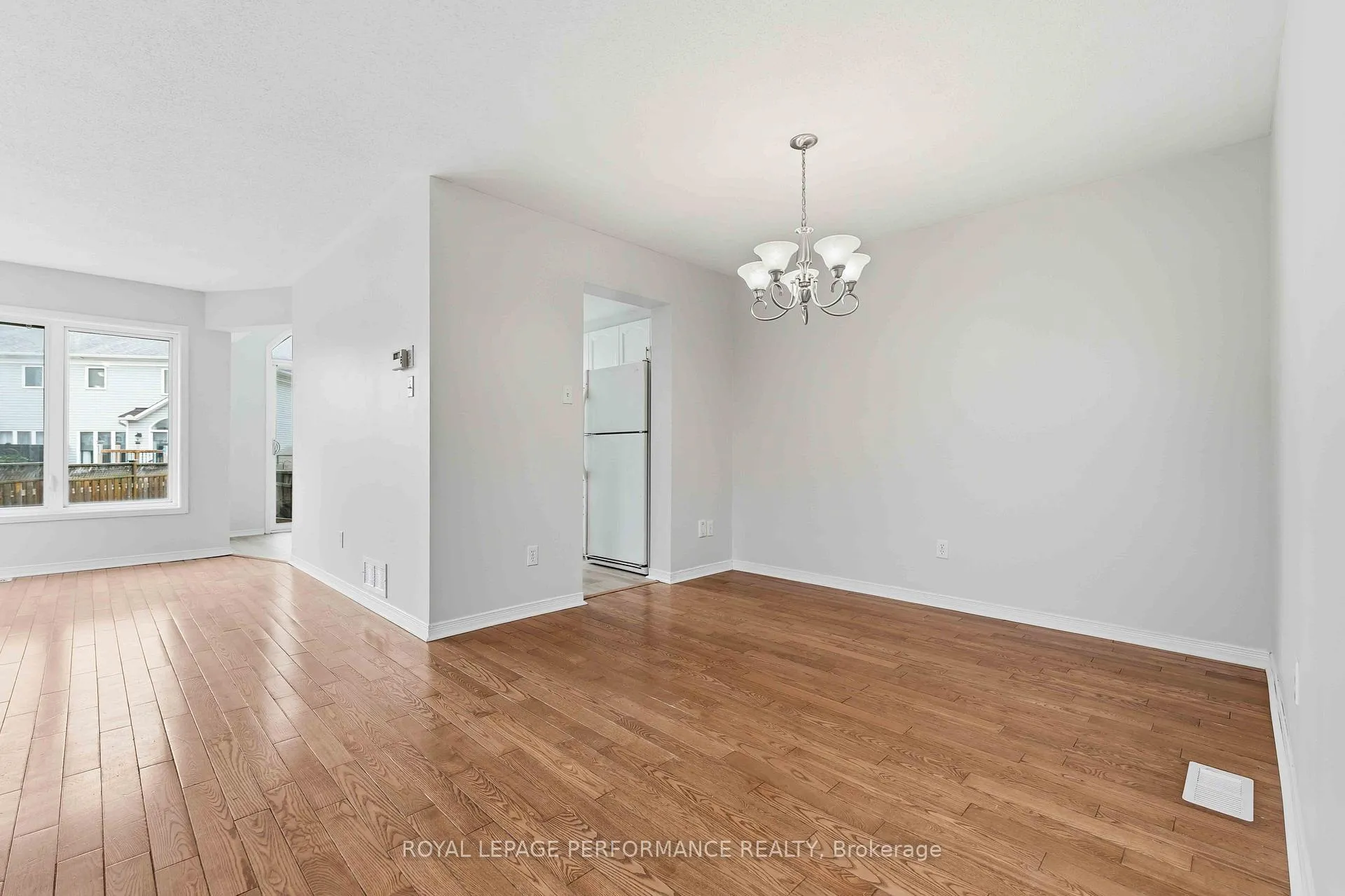 Photo 5 of 640 Louis Toscano Drive W, Ottawa, Avalon East — HOMEH