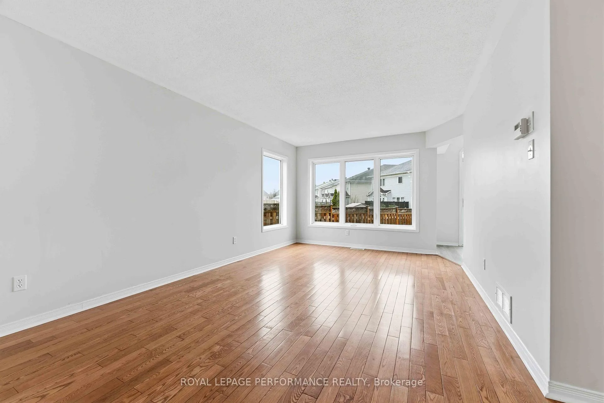 Photo 6 of 640 Louis Toscano Drive W, Ottawa, Avalon East — HOMEH