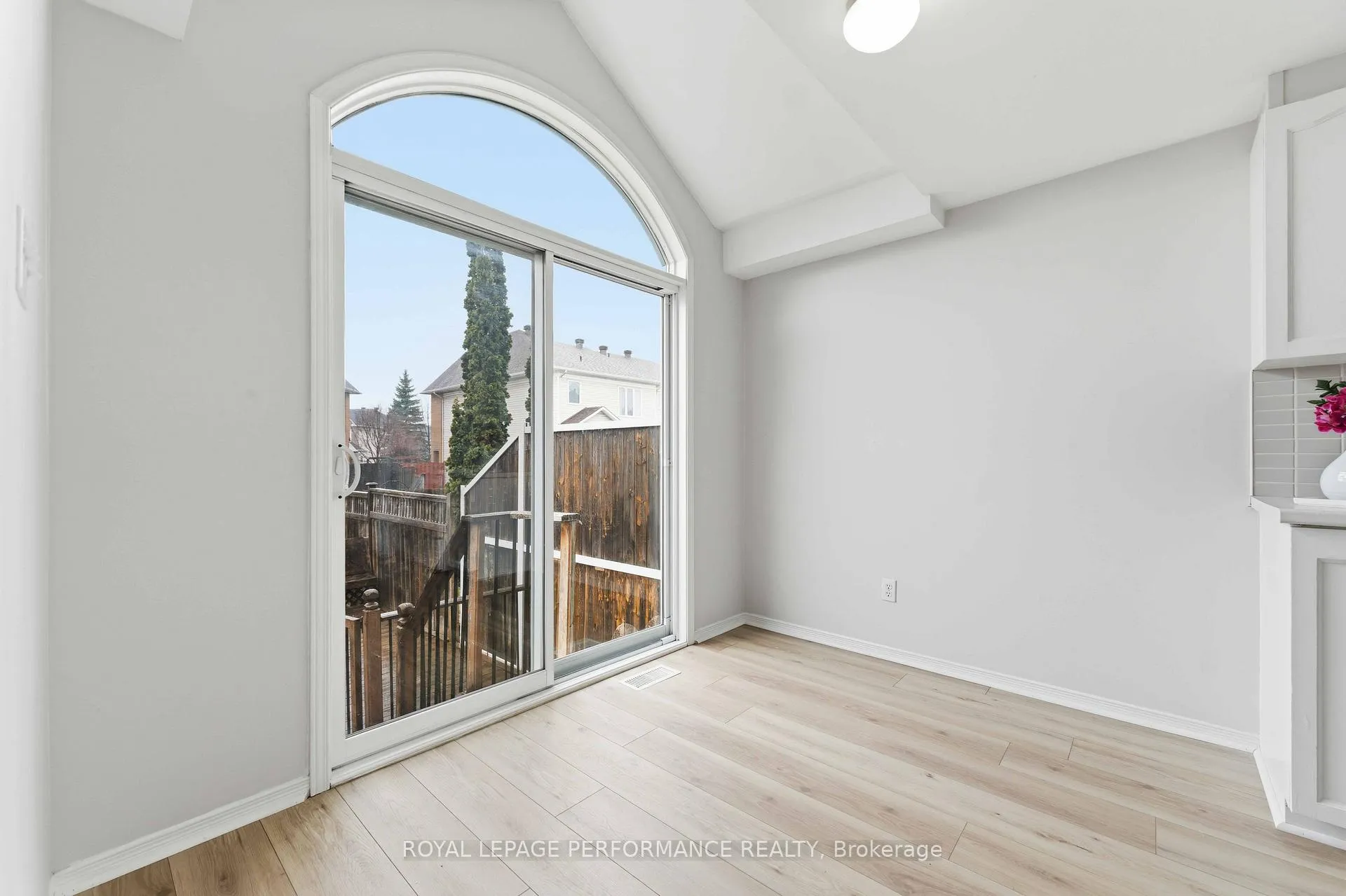 Photo 10 of 640 Louis Toscano Drive W, Ottawa, Avalon East — HOMEH