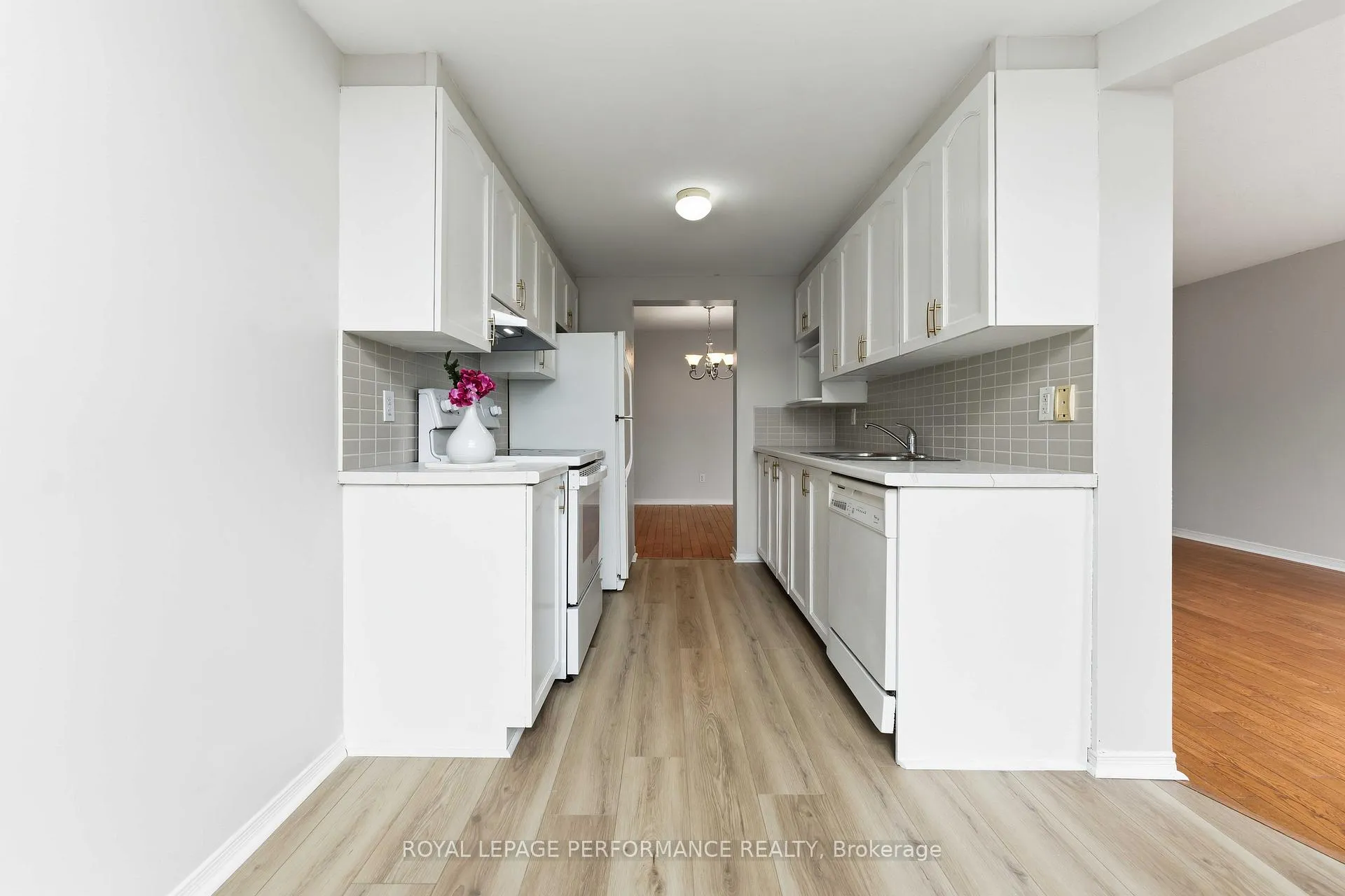 Photo 11 of 640 Louis Toscano Drive W, Ottawa, Avalon East — HOMEH
