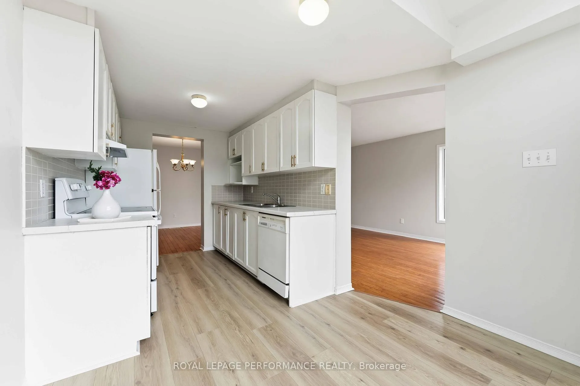 Photo 12 of 640 Louis Toscano Drive W, Ottawa, Avalon East — HOMEH