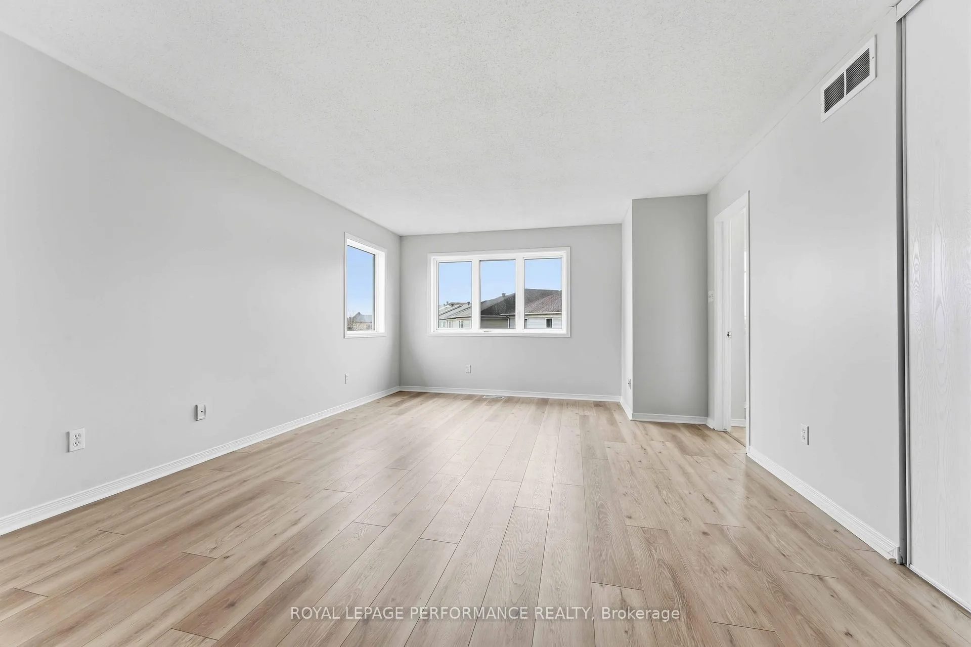 Photo 19 of 640 Louis Toscano Drive W, Ottawa, Avalon East — HOMEH