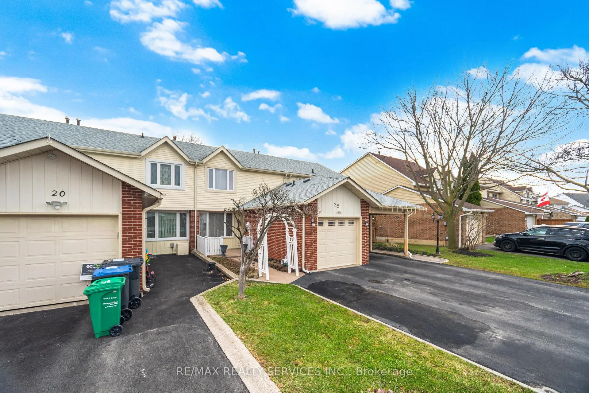 Photo 5 of 22 Rushmore Crescent W, Brampton, Heart Lake East — HOMEH