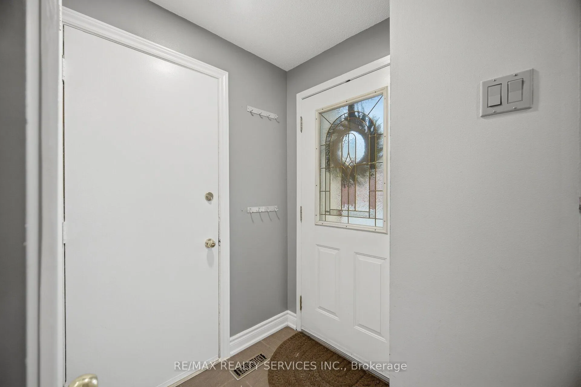 Photo 10 of 22 Rushmore Crescent W, Brampton, Heart Lake East — HOMEH