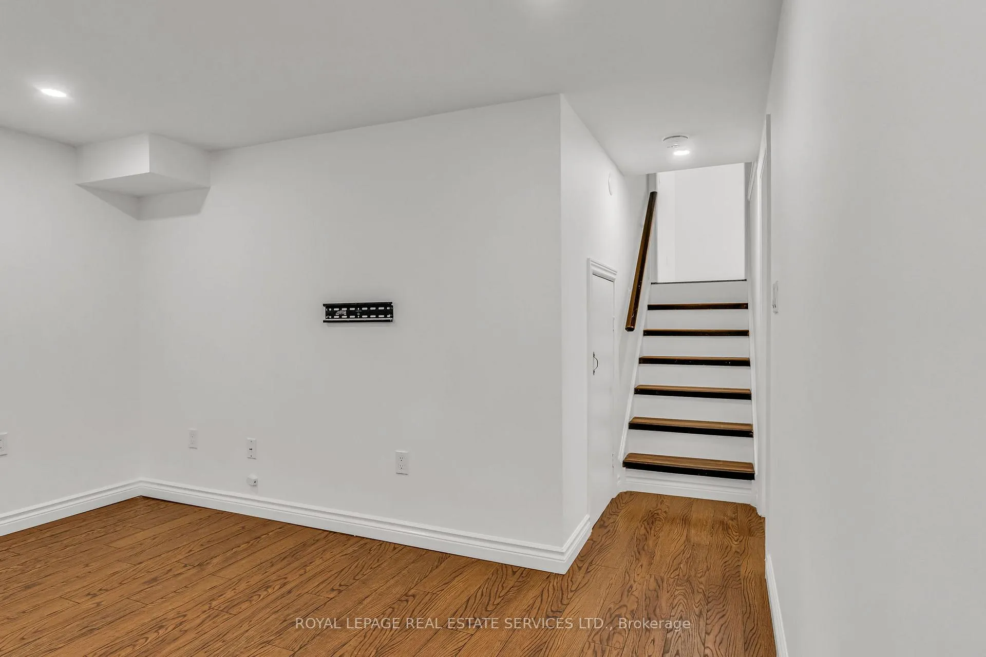 Photo 12 of Unit #Lower, 509 Pinedale Avenue, Burlington, Appleby — HOMEH