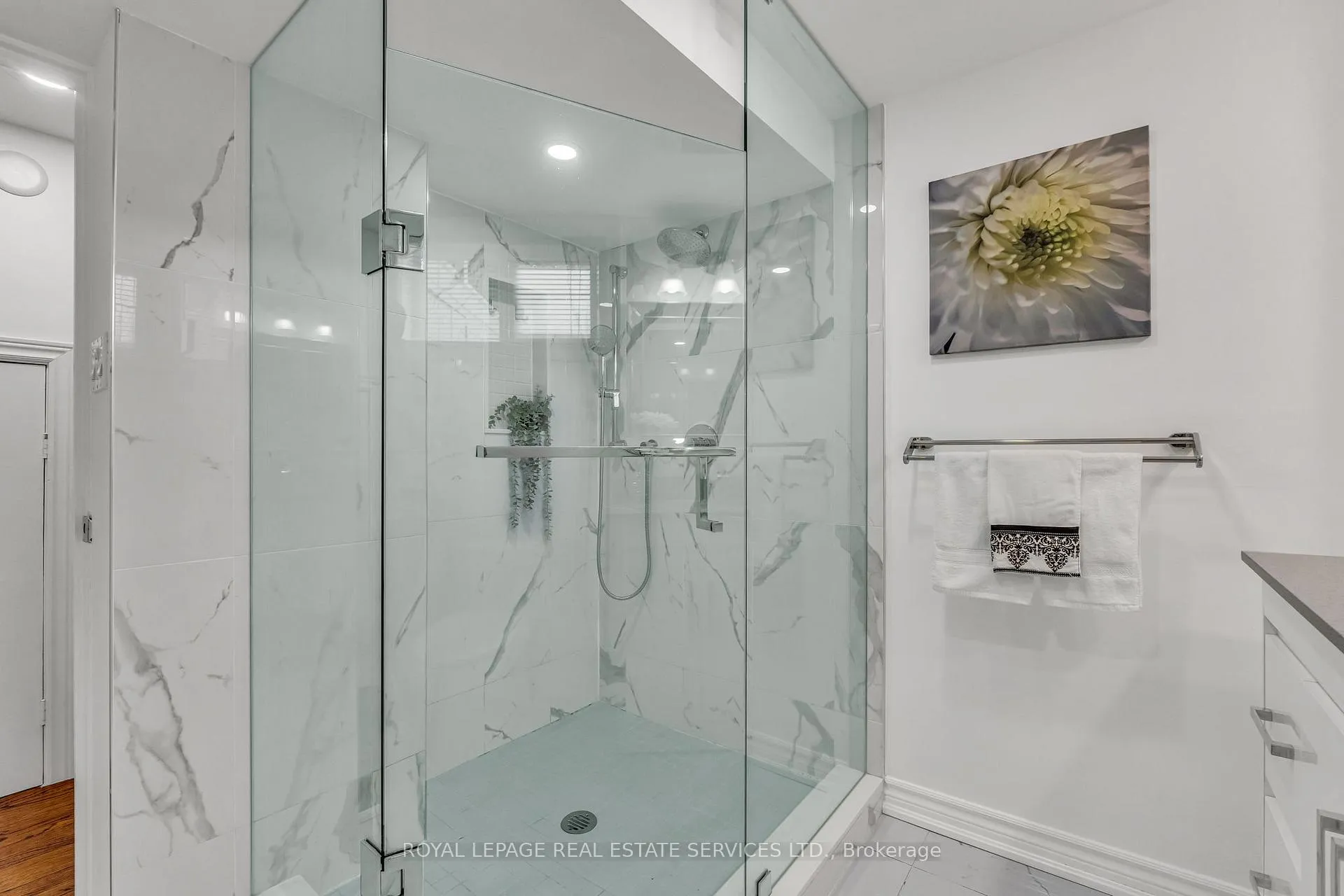 Photo 14 of Unit #Lower, 509 Pinedale Avenue, Burlington, Appleby — HOMEH