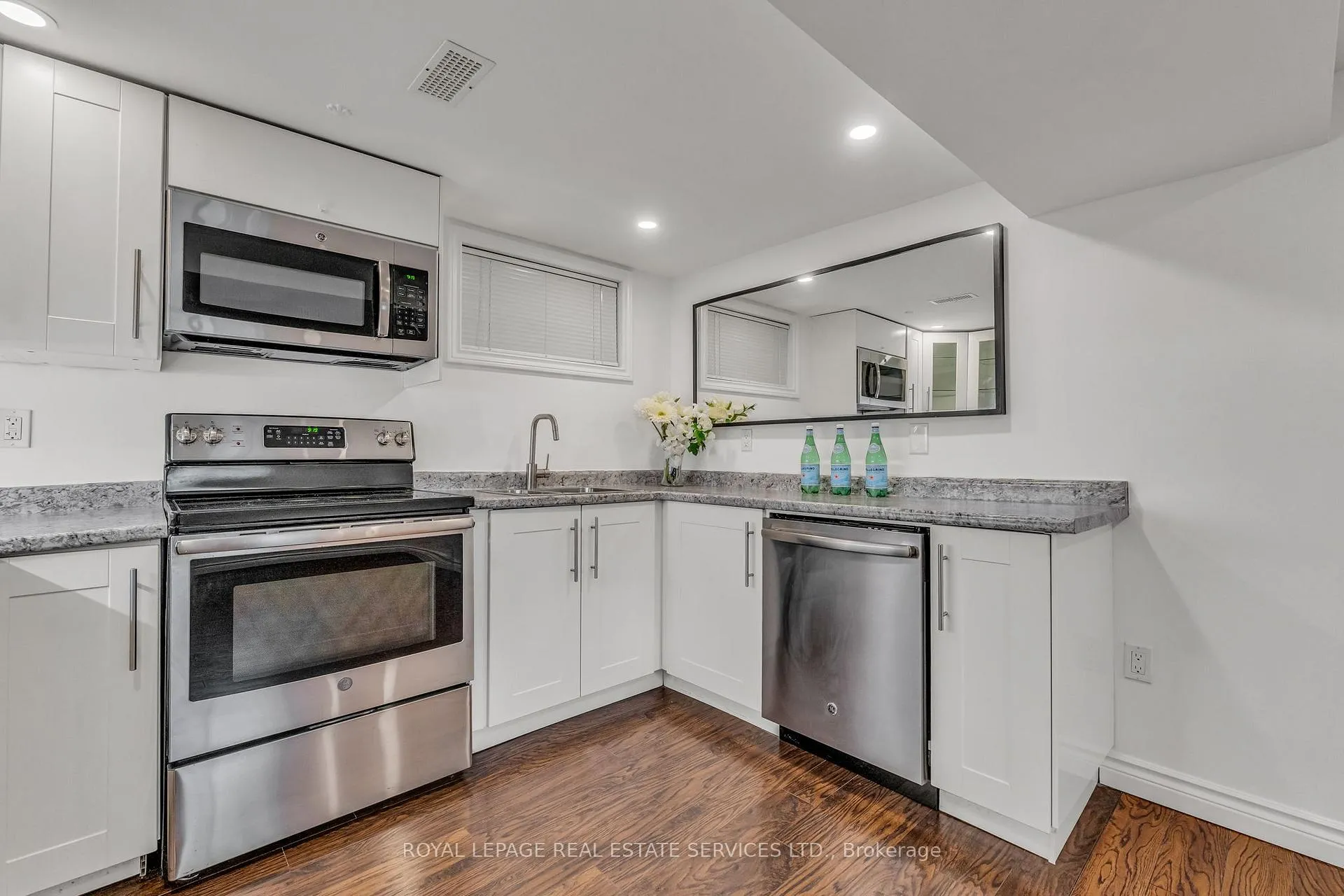 Photo 17 of Unit #Lower, 509 Pinedale Avenue, Burlington, Appleby — HOMEH