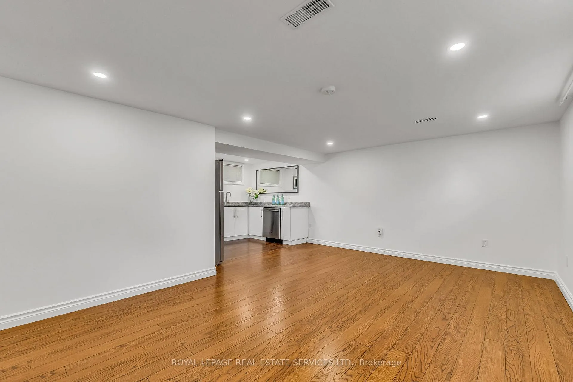 Photo 18 of Unit #Lower, 509 Pinedale Avenue, Burlington, Appleby — HOMEH