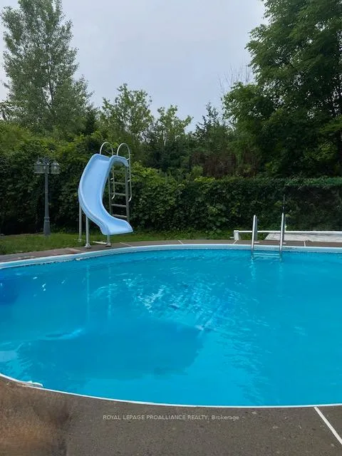 Photo 8 of 29 Sherwood Crescent, Belleville, Belleville Ward — HOMEH