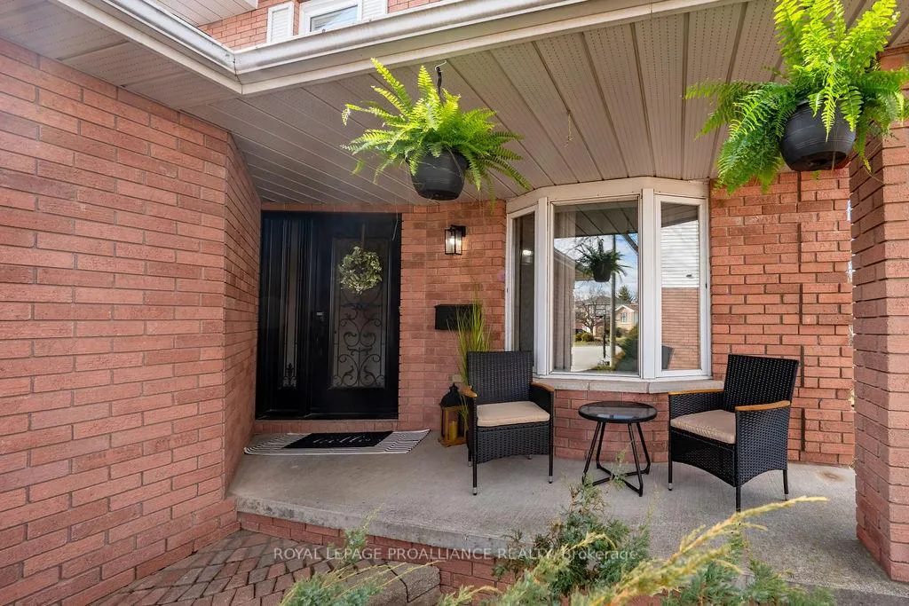 Photo 9 of 29 Sherwood Crescent, Belleville, Belleville Ward — HOMEH