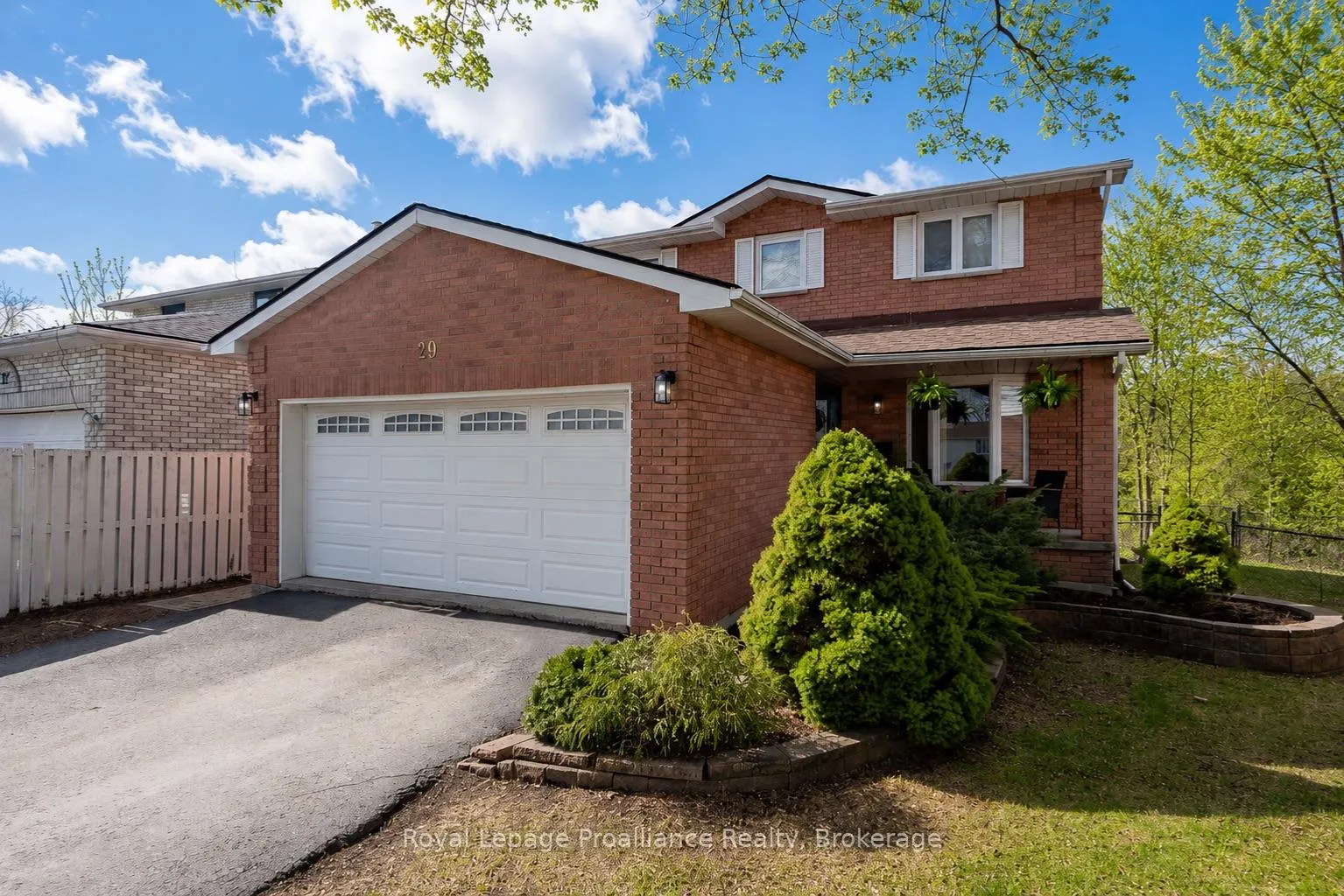 Photo 2 of 29 Sherwood Crescent, Belleville, Belleville Ward — HOMEH
