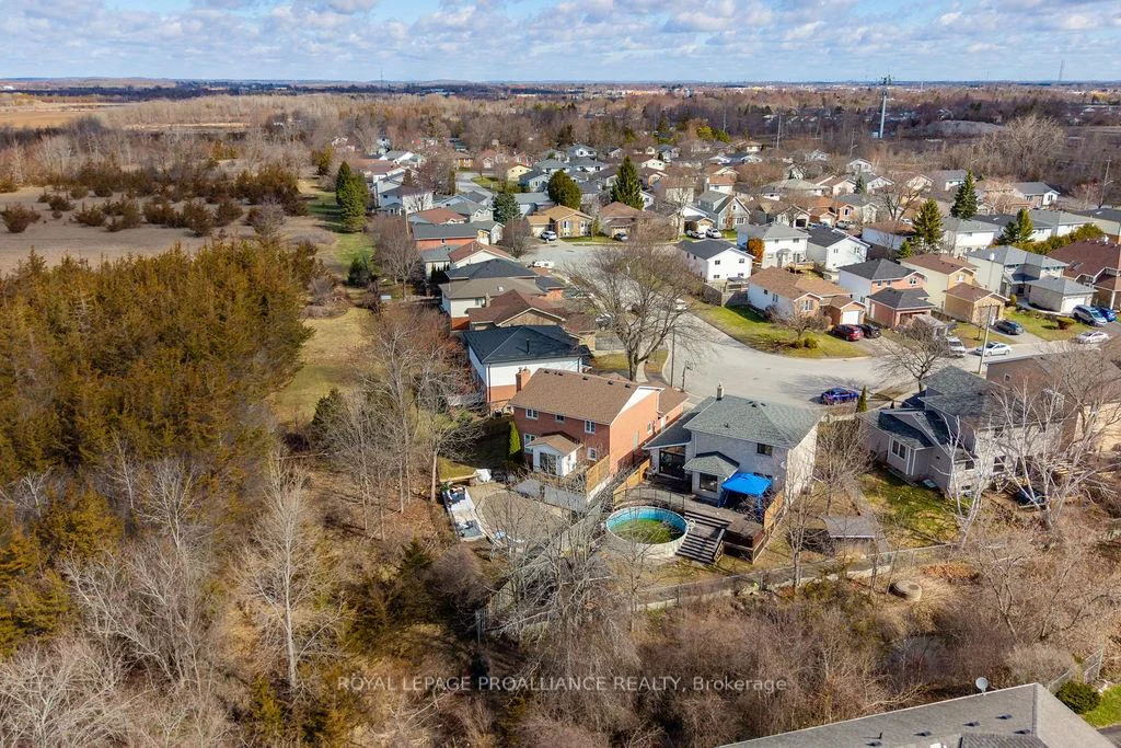 Photo 5 of 29 Sherwood Crescent, Belleville, Belleville Ward — HOMEH