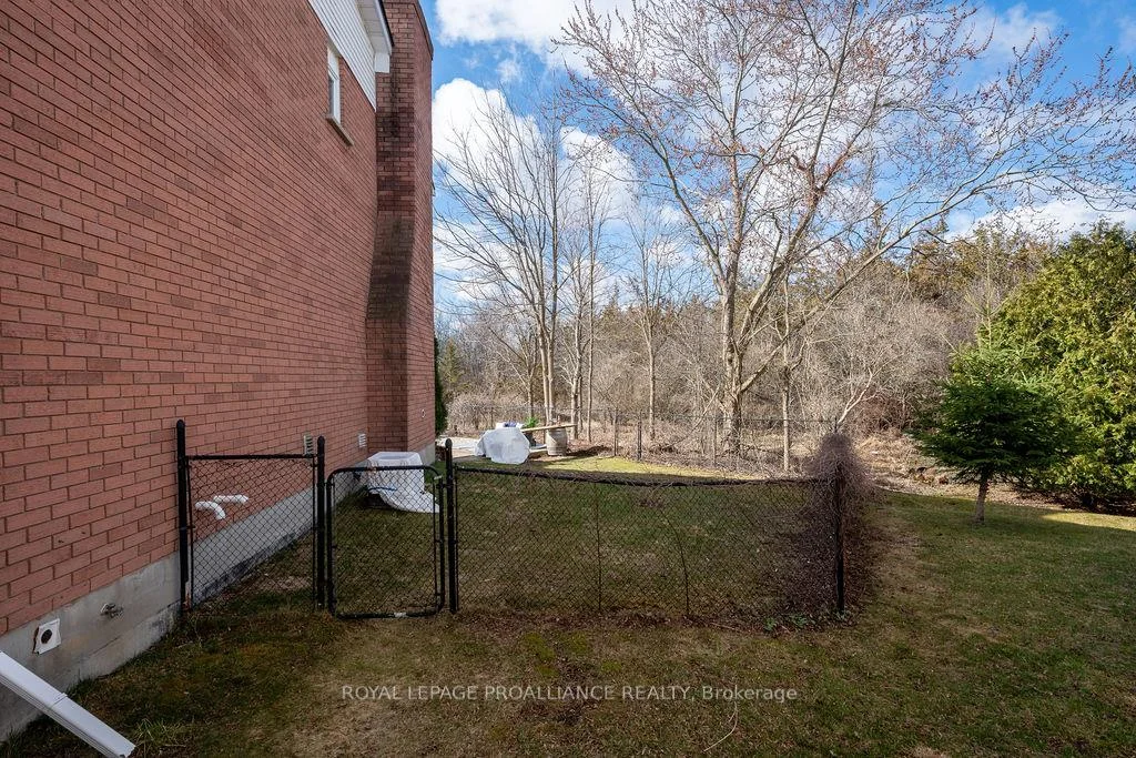 Photo 44 of 29 Sherwood Crescent, Belleville, Belleville Ward — HOMEH