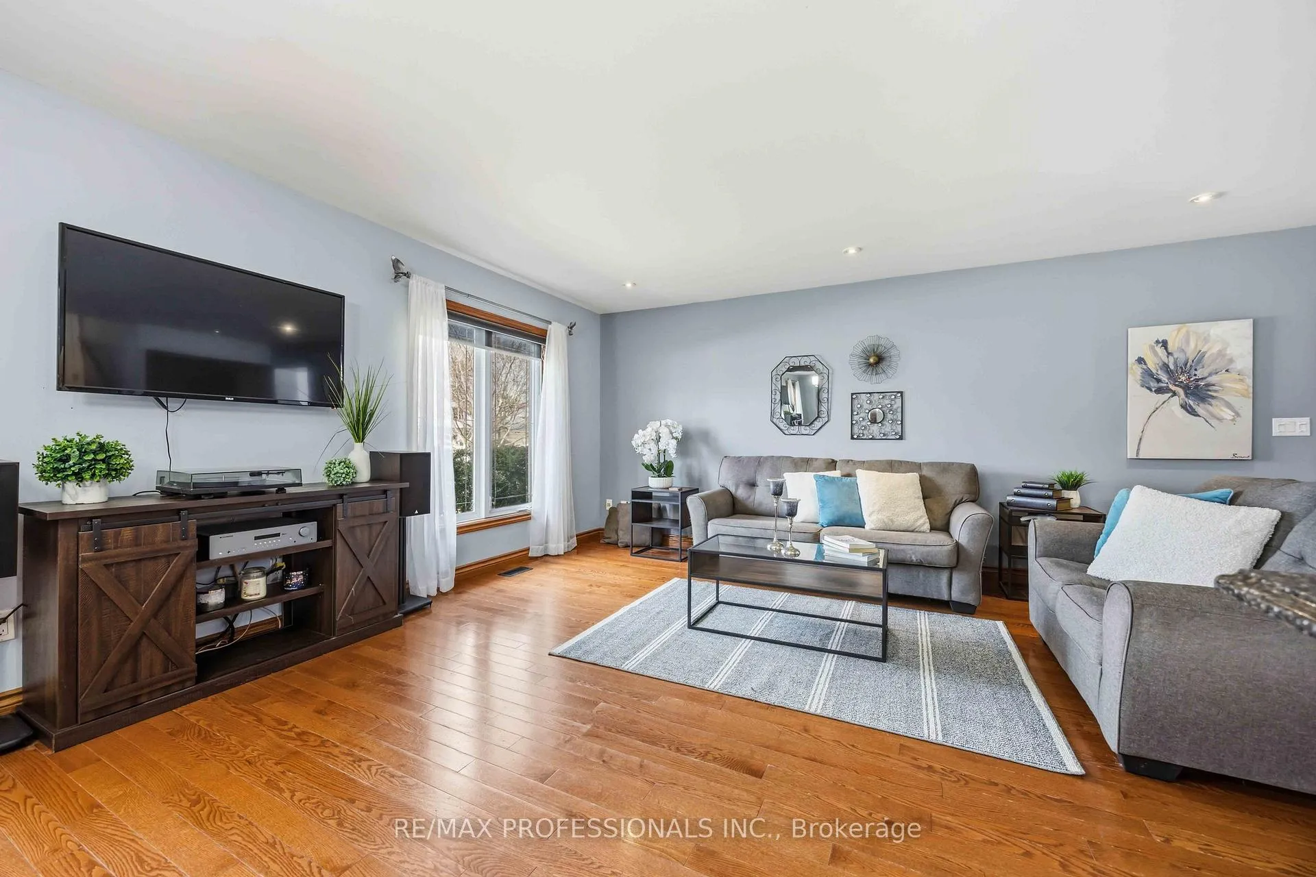 Photo 6 of 812 Danbury Crescent, Sarnia — HOMEH