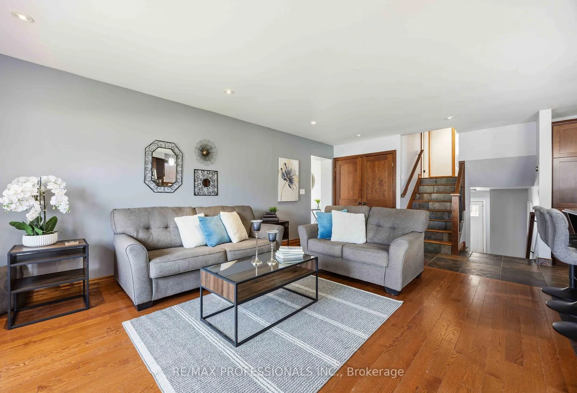 Photo 8 of 812 Danbury Crescent, Sarnia — HOMEH