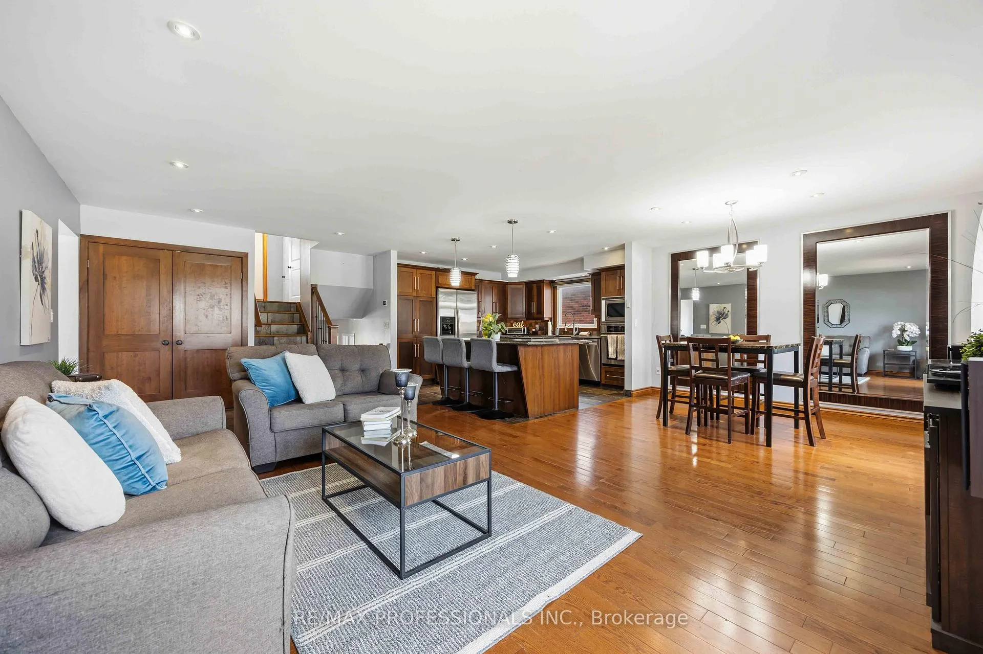 Photo 9 of 812 Danbury Crescent, Sarnia — HOMEH