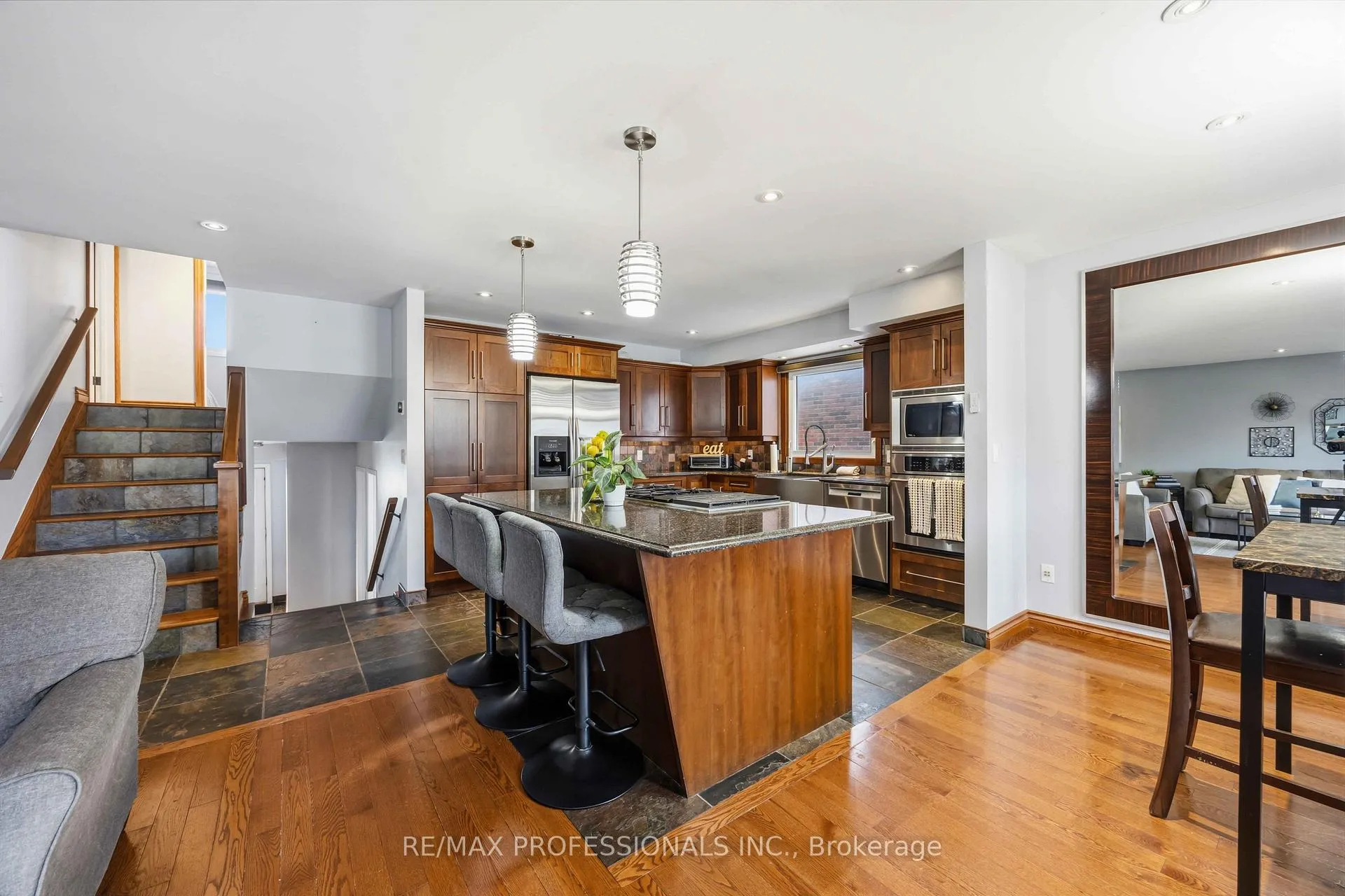 Photo 12 of 812 Danbury Crescent, Sarnia — HOMEH