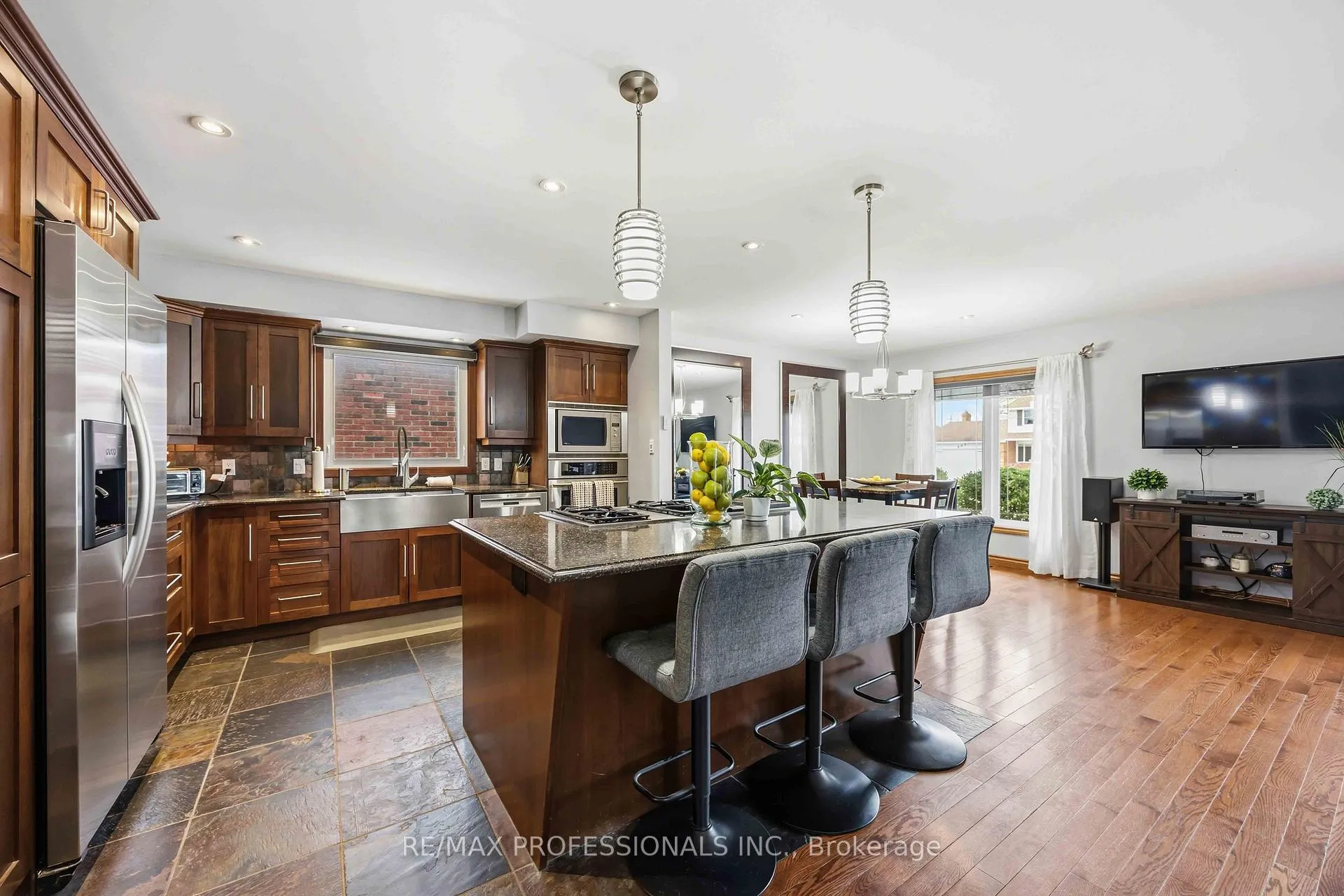 Photo 13 of 812 Danbury Crescent, Sarnia — HOMEH