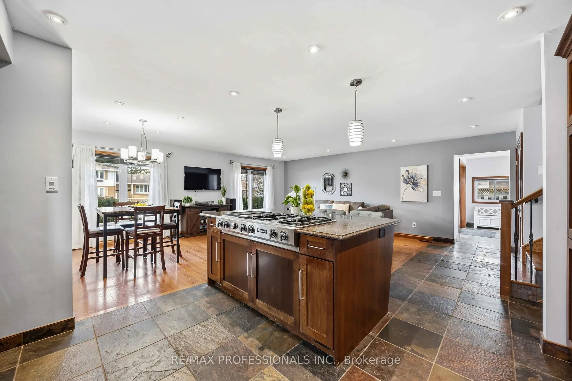 Photo 14 of 812 Danbury Crescent, Sarnia — HOMEH