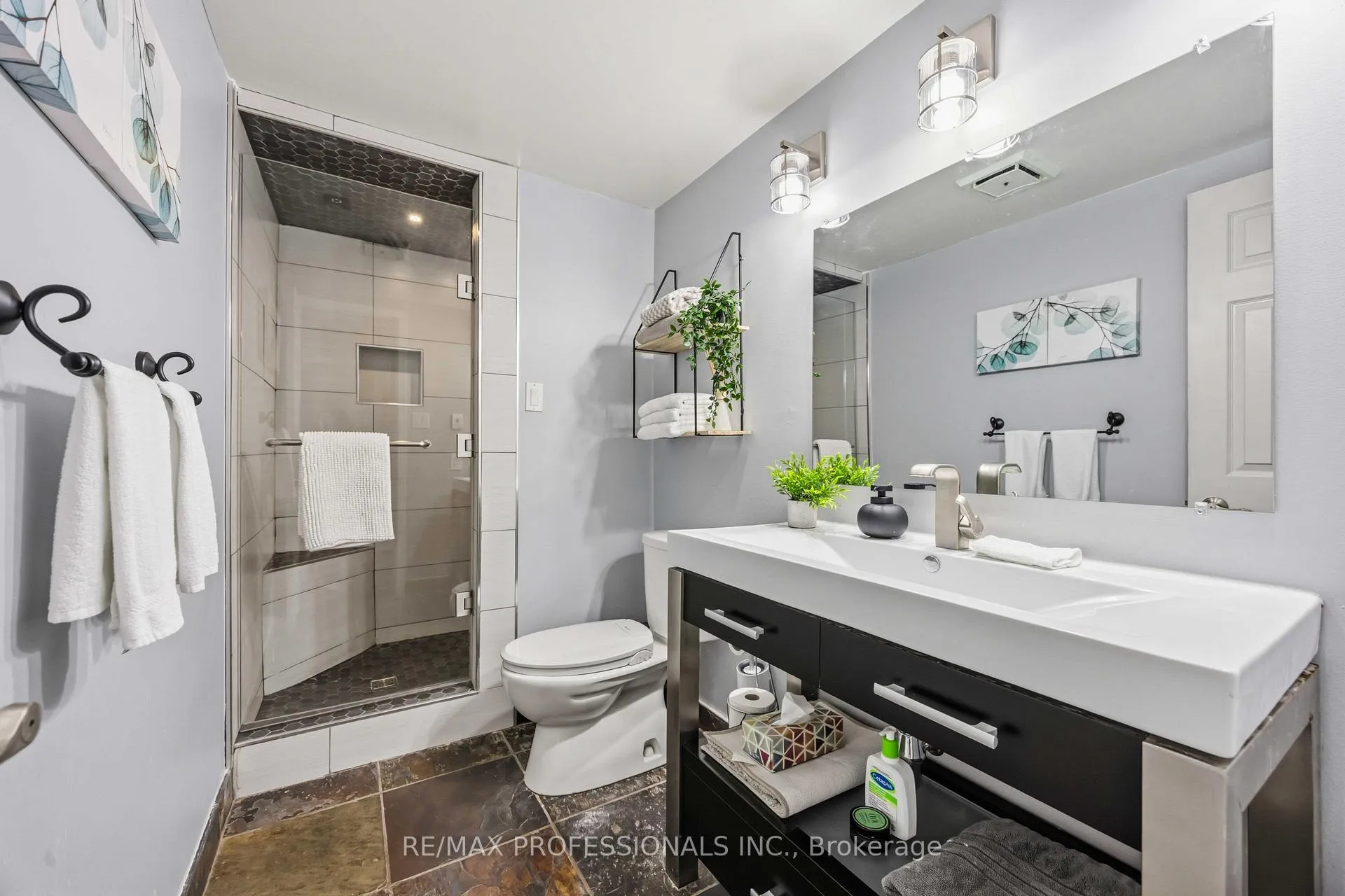 Photo 33 of 812 Danbury Crescent, Sarnia — HOMEH