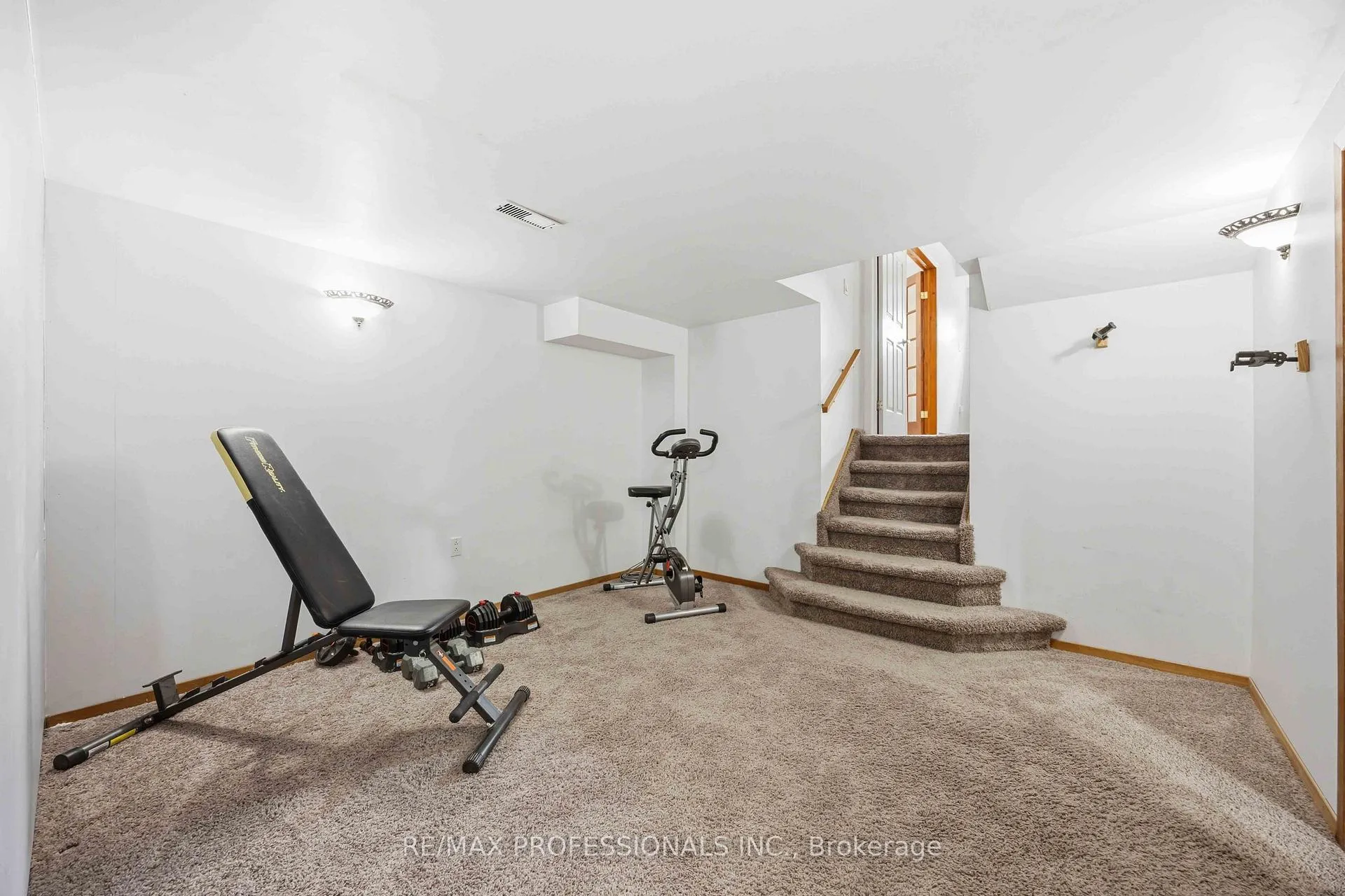 Photo 35 of 812 Danbury Crescent, Sarnia — HOMEH