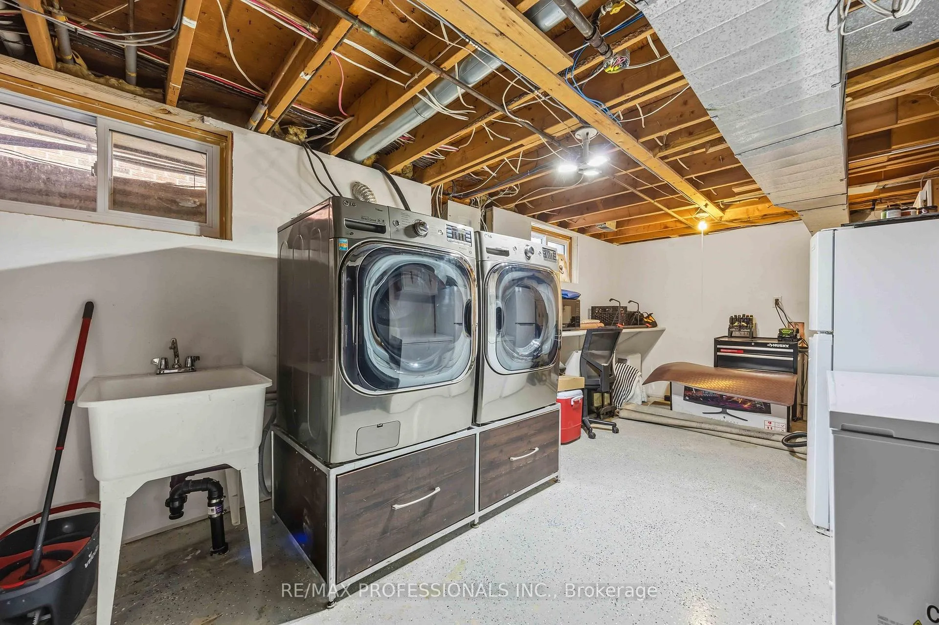 Photo 36 of 812 Danbury Crescent, Sarnia — HOMEH