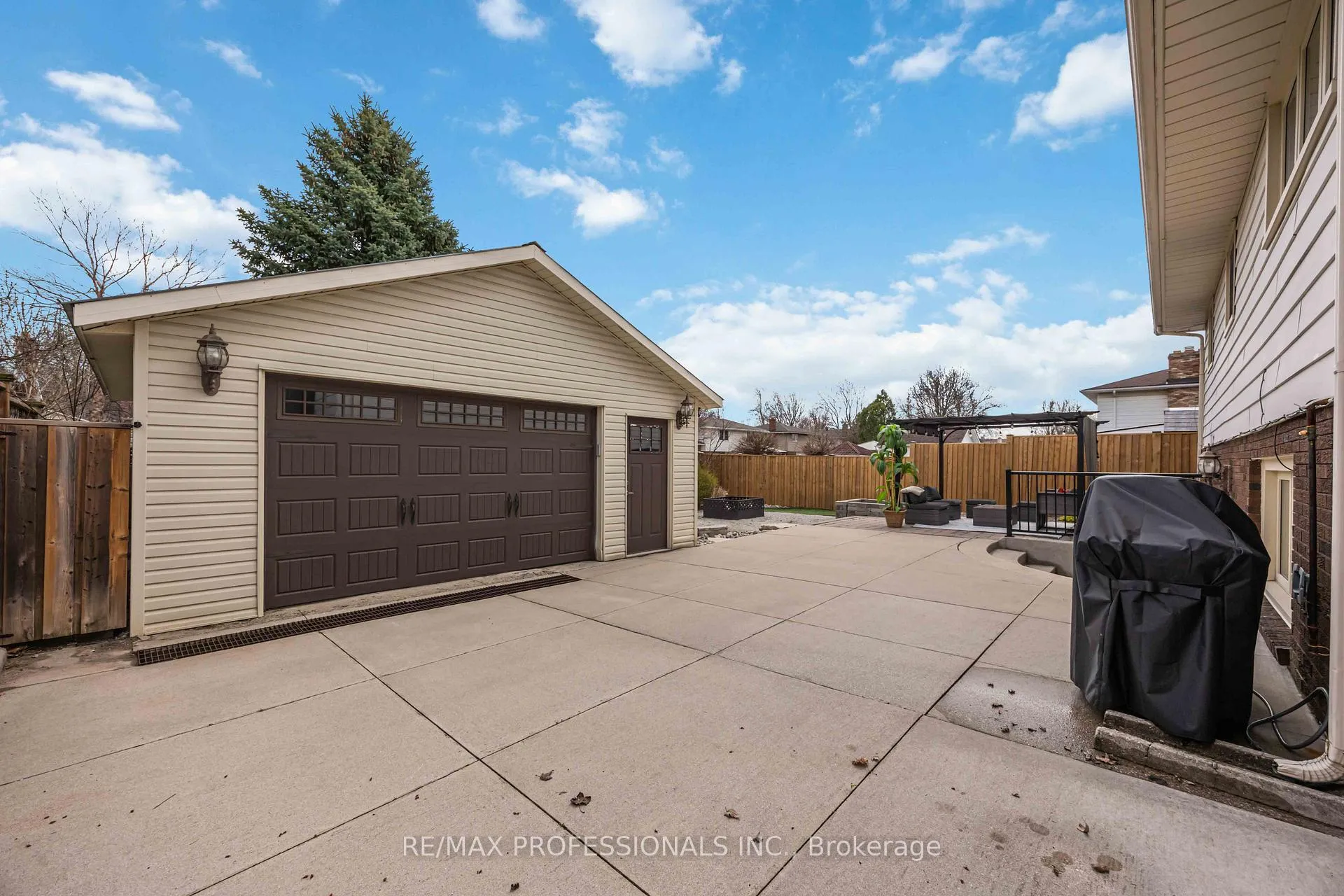 Photo 48 of 812 Danbury Crescent, Sarnia — HOMEH