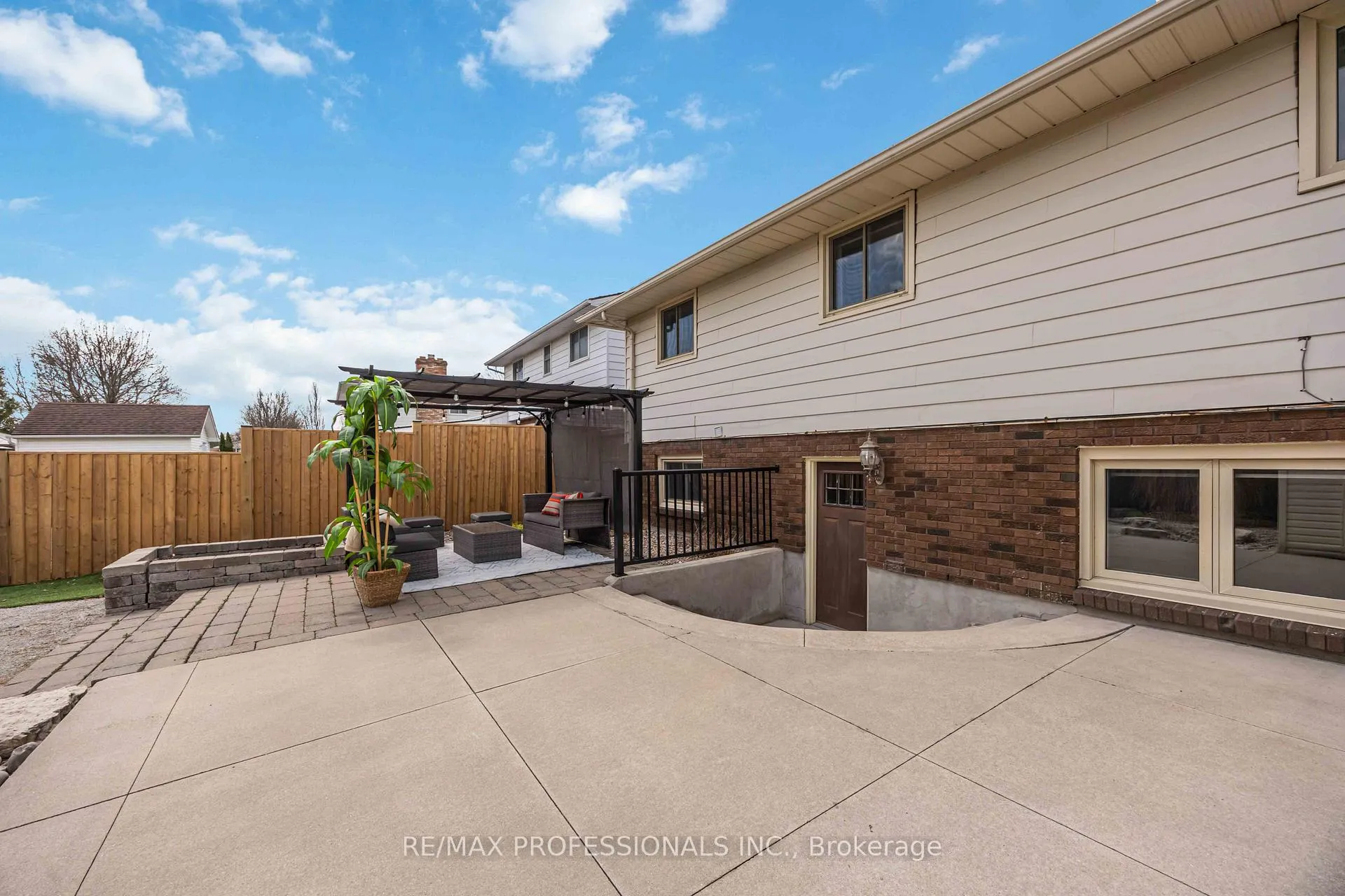 Photo 49 of 812 Danbury Crescent, Sarnia — HOMEH