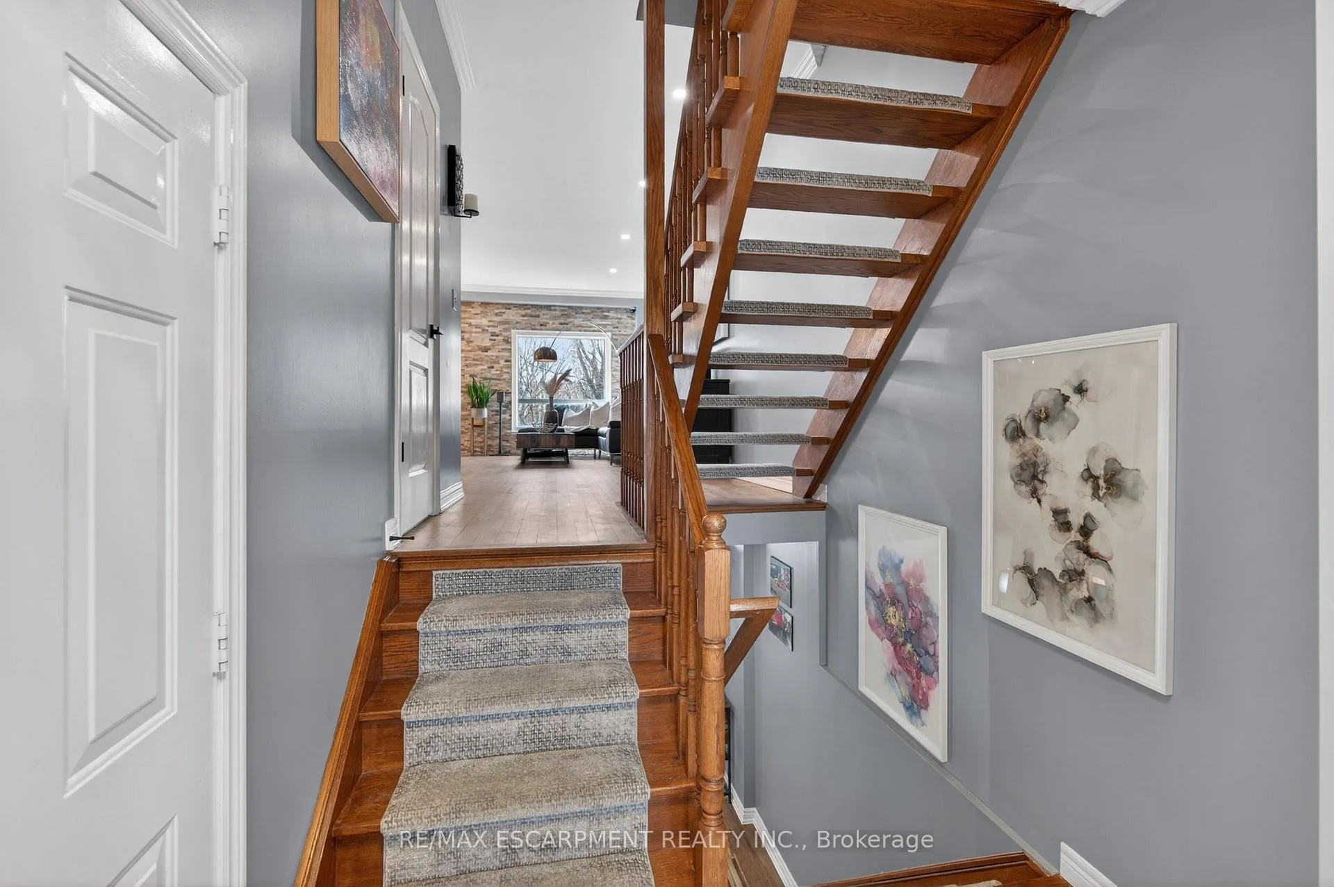 Photo 4 of 4138 Medland Drive, Burlington, Rose — HOMEH