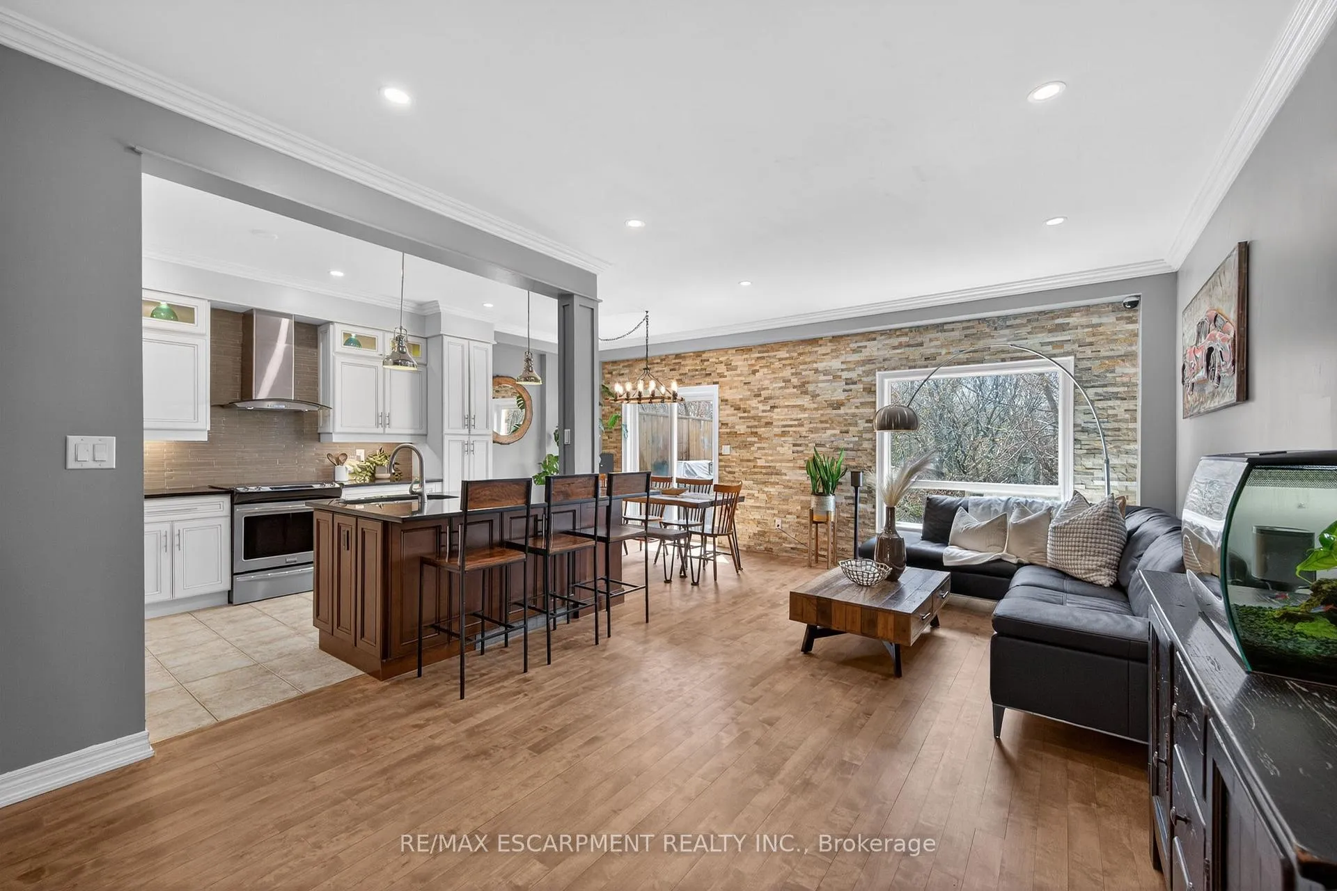 Photo 5 of 4138 Medland Drive, Burlington, Rose — HOMEH