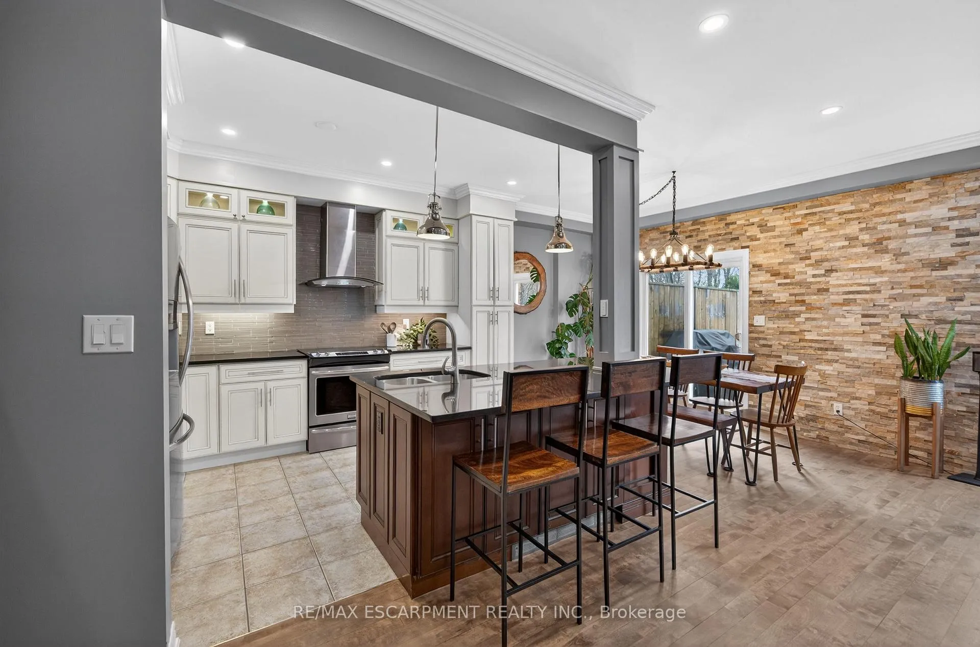 Photo 9 of 4138 Medland Drive, Burlington, Rose — HOMEH