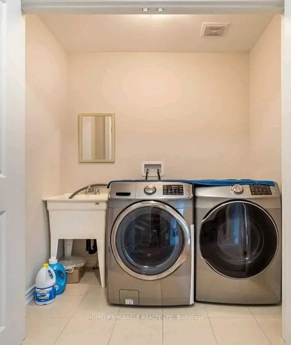 Photo 13 of 77 Penny Lane, Hamilton, Stoney Creek — HOMEH