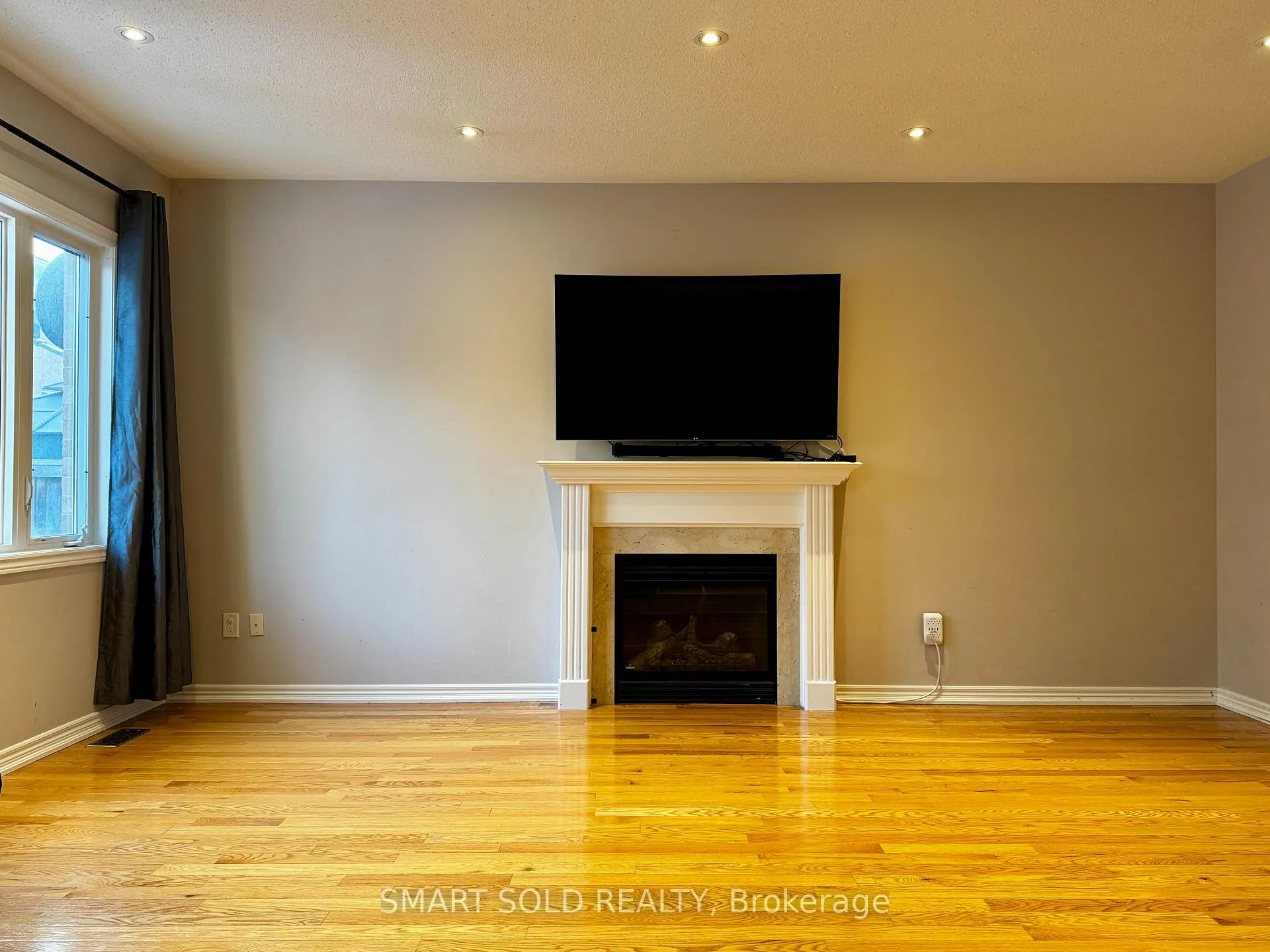 Photo 2 of 35 Cosford Street, Aurora, Bayview Northeast — HOMEH