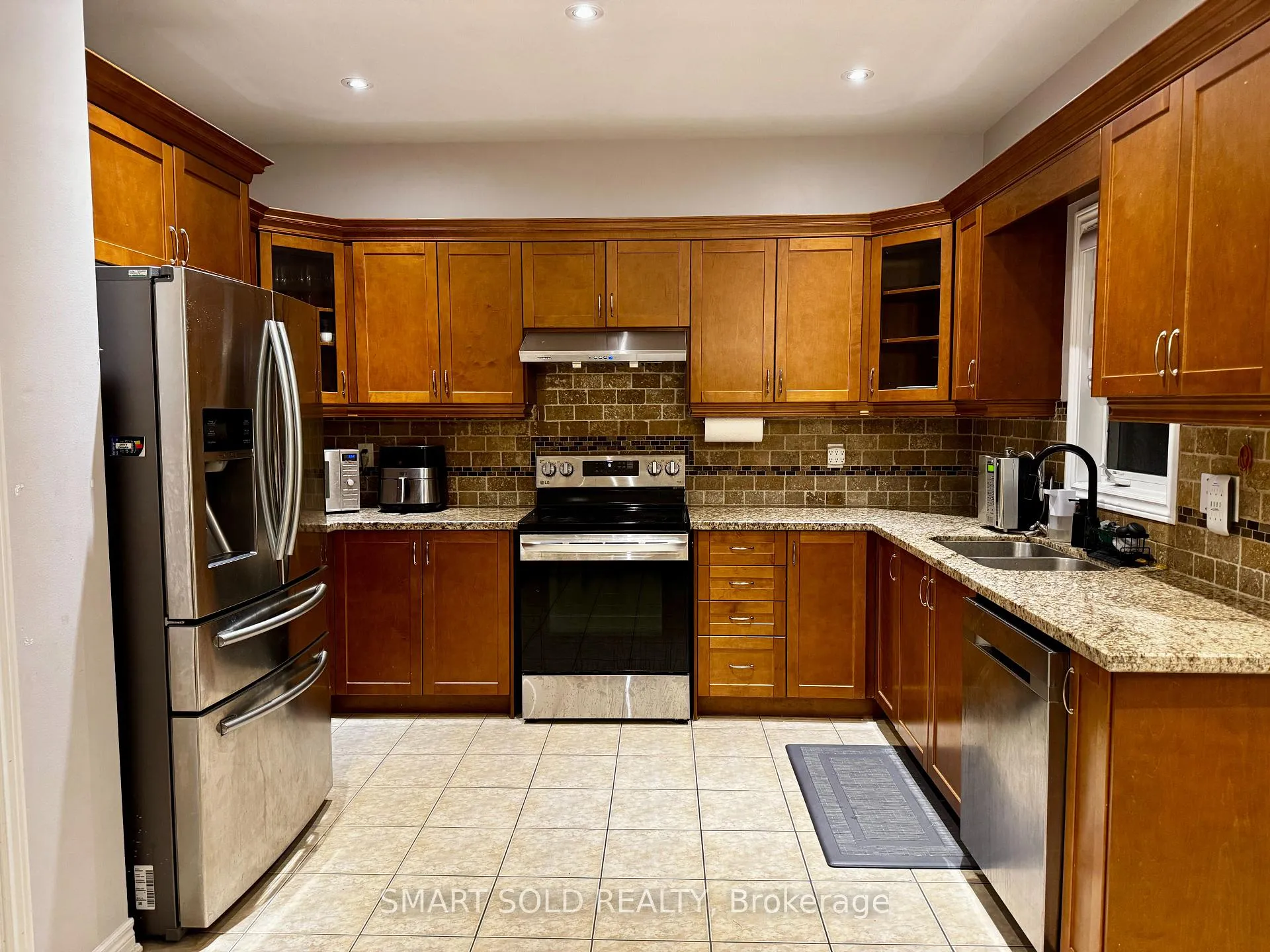 Photo 4 of 35 Cosford Street, Aurora, Bayview Northeast — HOMEH
