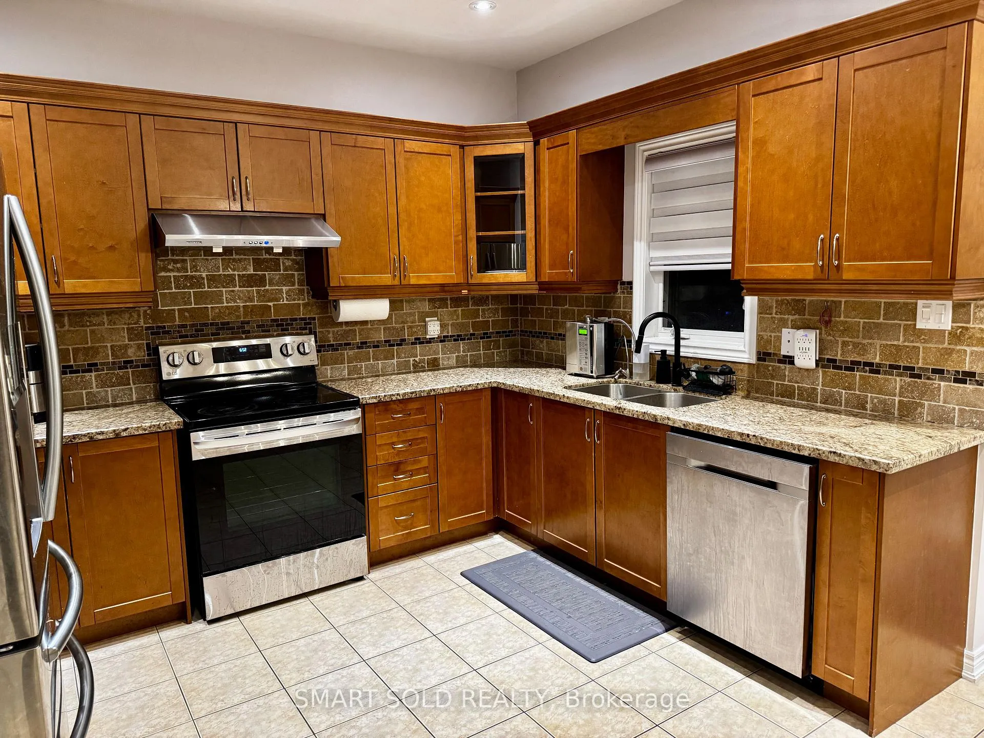 Photo 7 of 35 Cosford Street, Aurora, Bayview Northeast — HOMEH