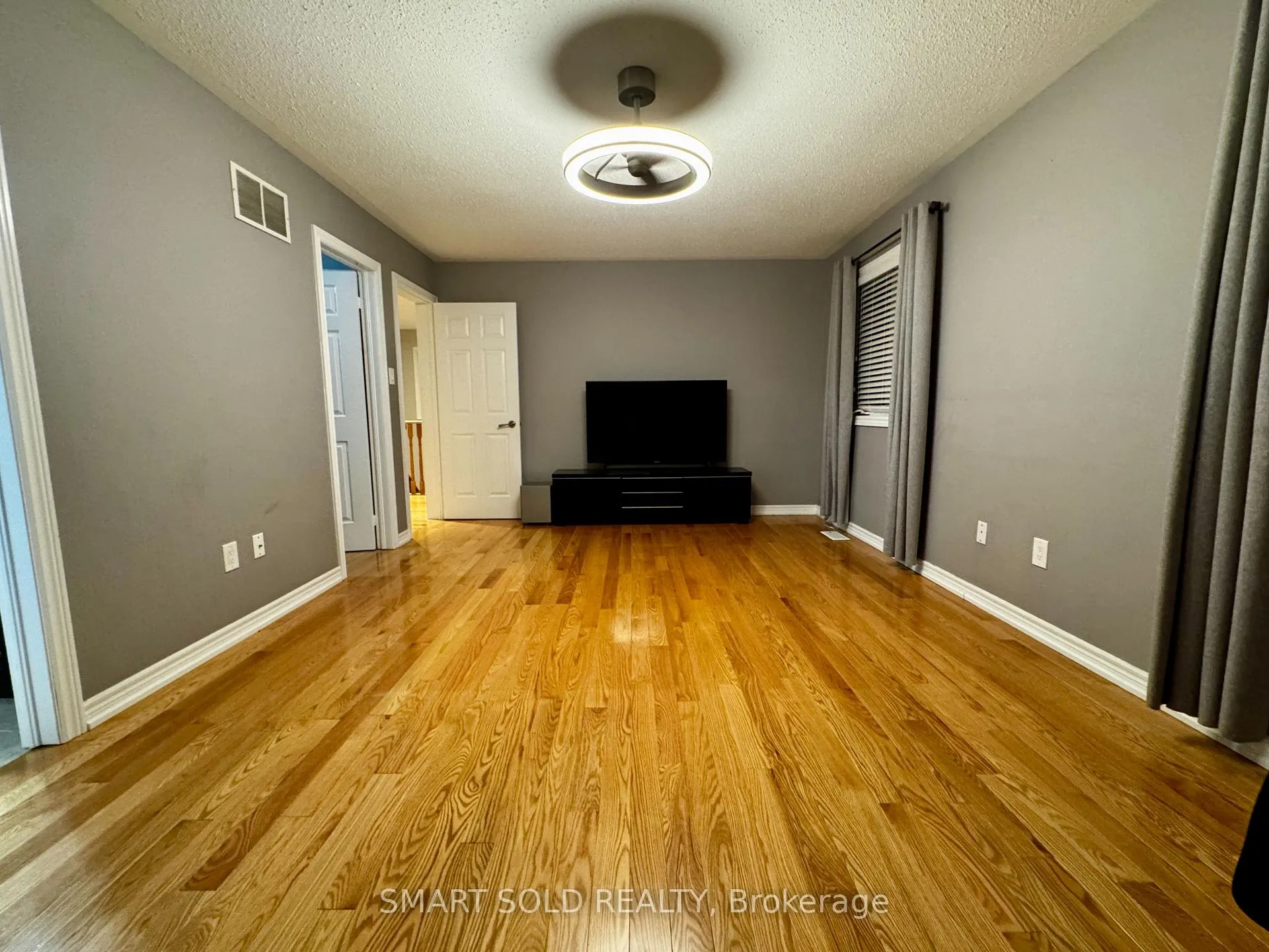 Photo 10 of 35 Cosford Street, Aurora, Bayview Northeast — HOMEH