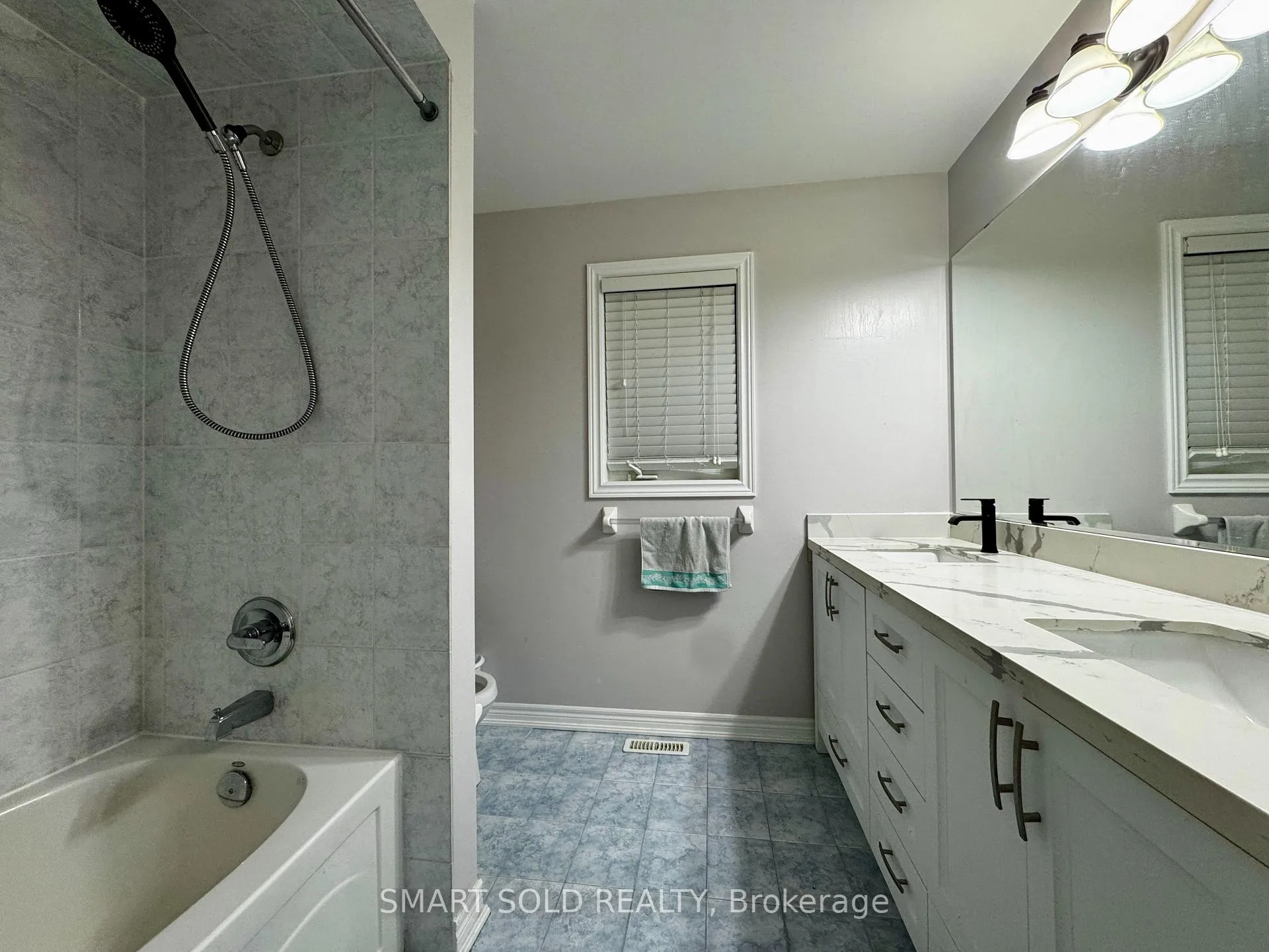 Photo 17 of 35 Cosford Street, Aurora, Bayview Northeast — HOMEH