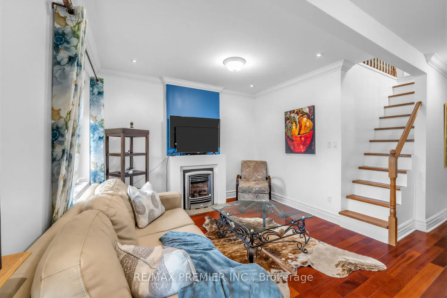 Photo 5 of 144 Westlake Avenue, Toronto, Woodbine-Lumsden — HOMEH