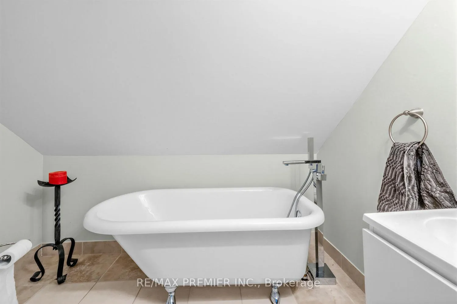 Photo 15 of 144 Westlake Avenue, Toronto, Woodbine-Lumsden — HOMEH