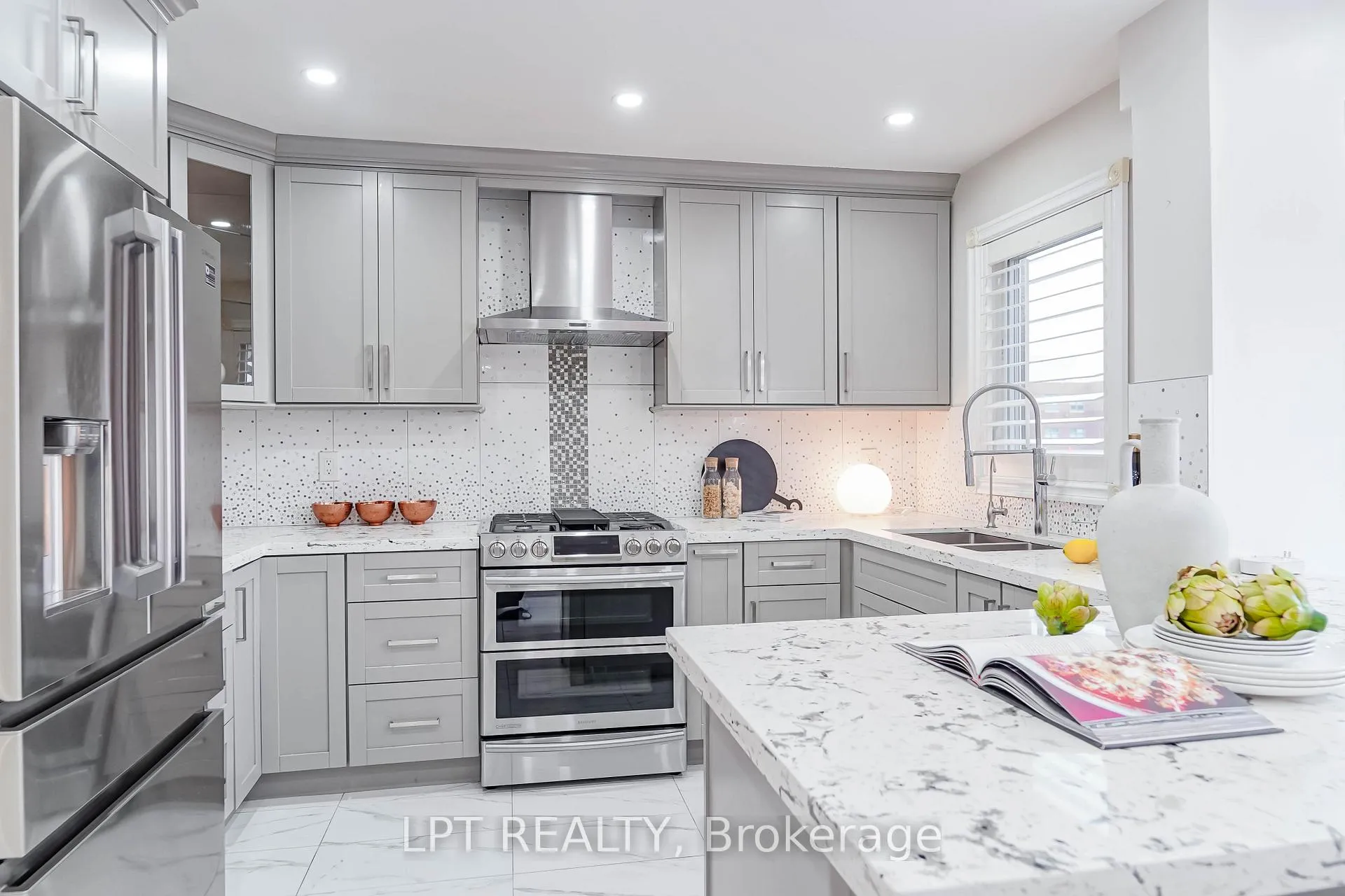 Photo 6 of 40 Dewberry Drive, Markham, Middlefield — HOMEH