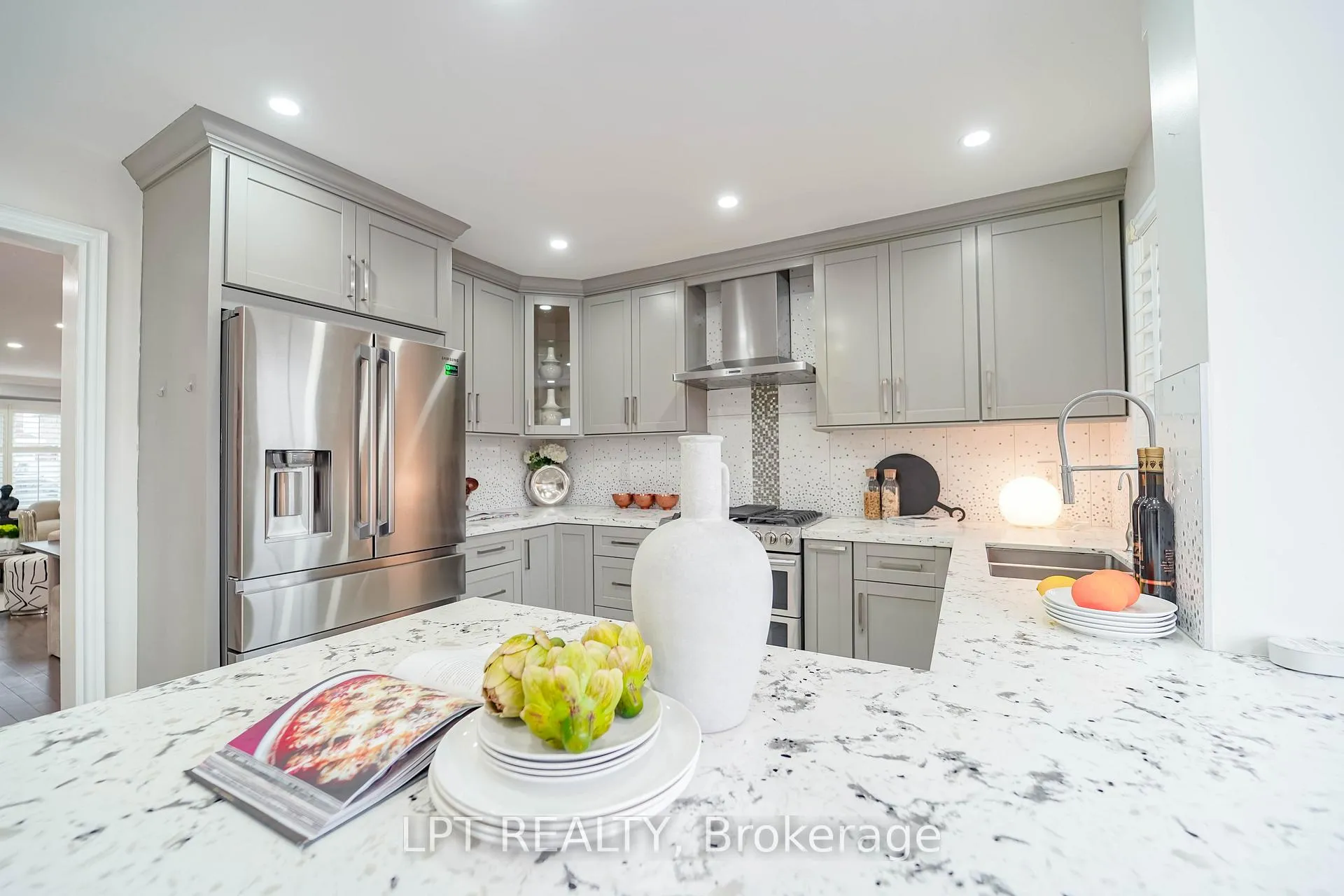 Photo 8 of 40 Dewberry Drive, Markham, Middlefield — HOMEH