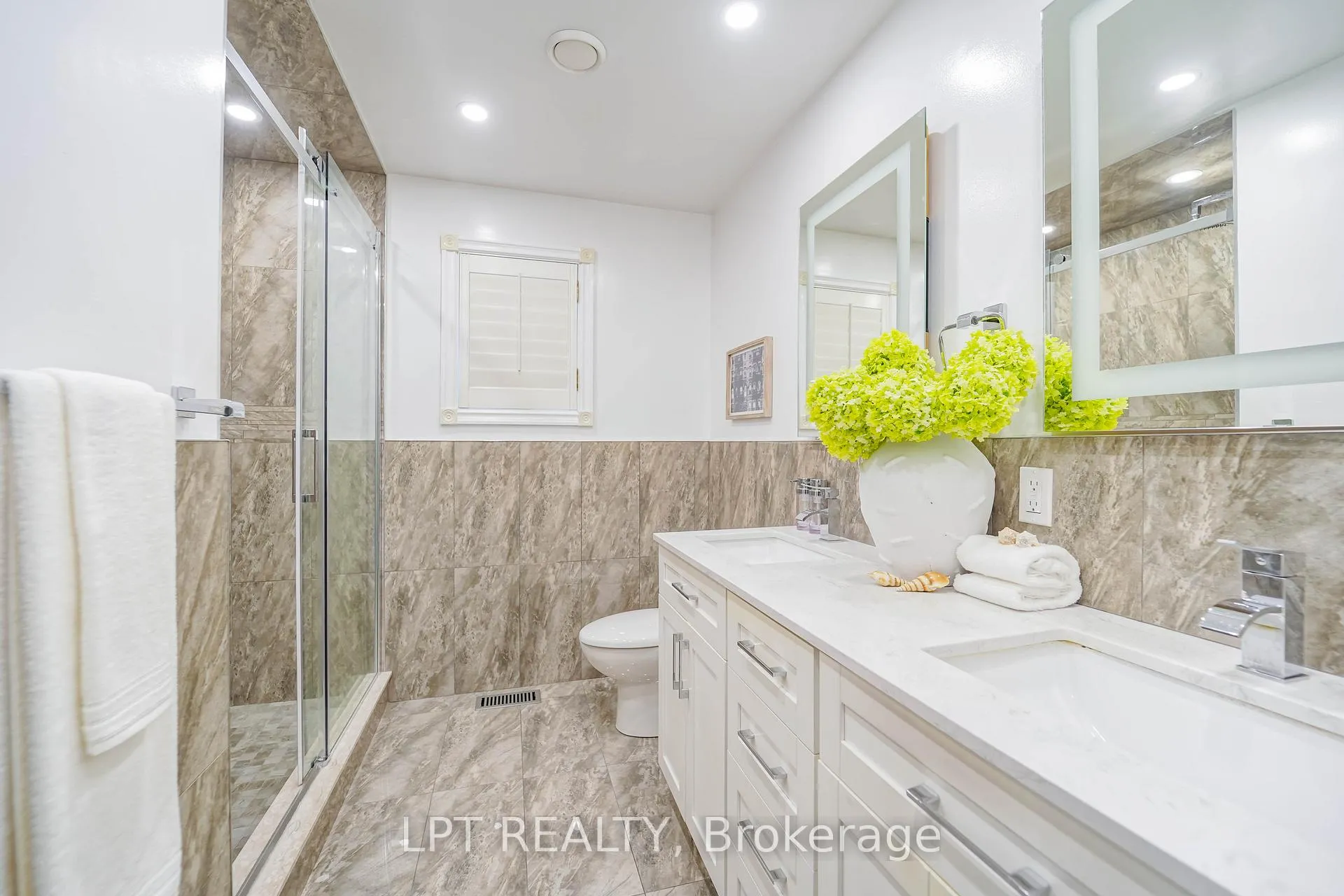 Photo 21 of 40 Dewberry Drive, Markham, Middlefield — HOMEH