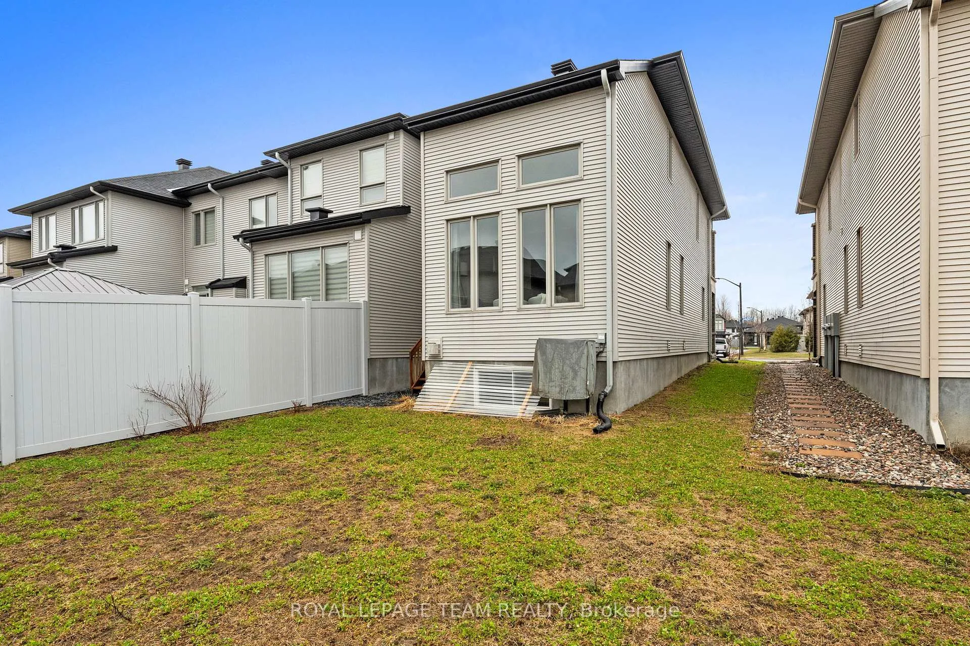 Photo 36 of 289 Big Dipper Street, Ottawa, Riverside South/Gloucester Glen — HOMEH