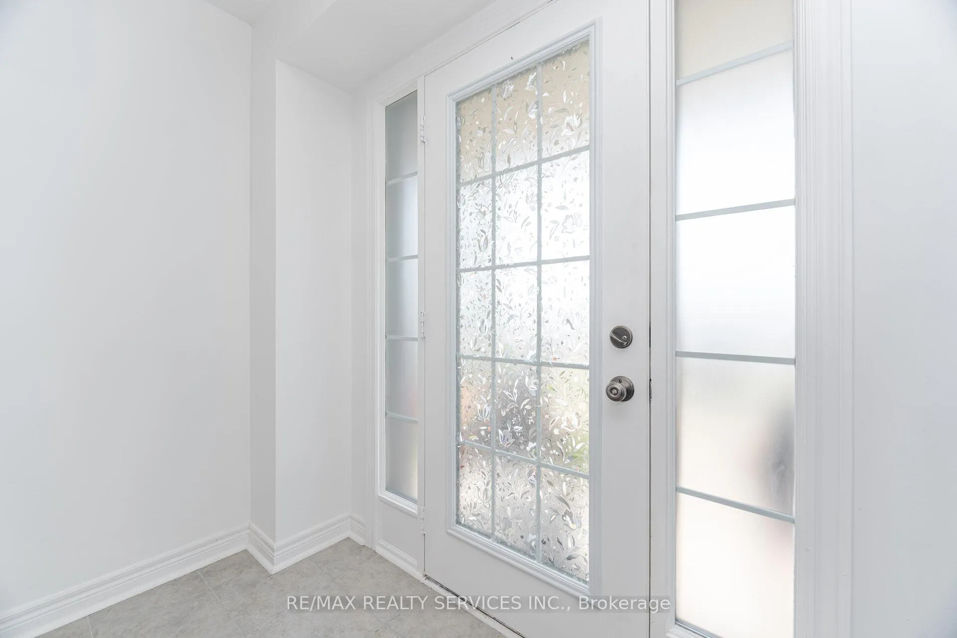 Photo 5 of 22 Mcdevitt Lane, Caledon, Caledon East — HOMEH