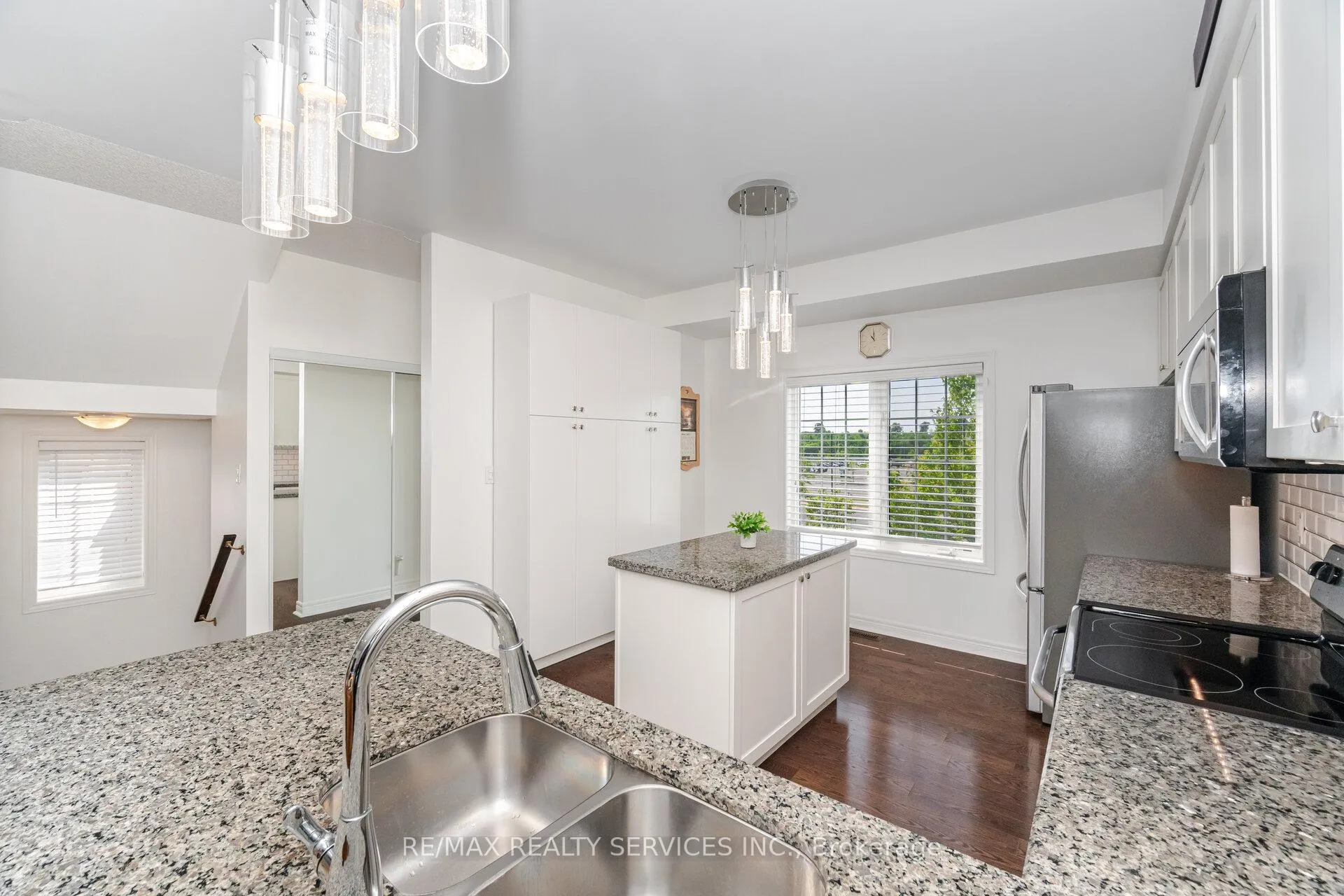 Photo 14 of 22 Mcdevitt Lane, Caledon, Caledon East — HOMEH